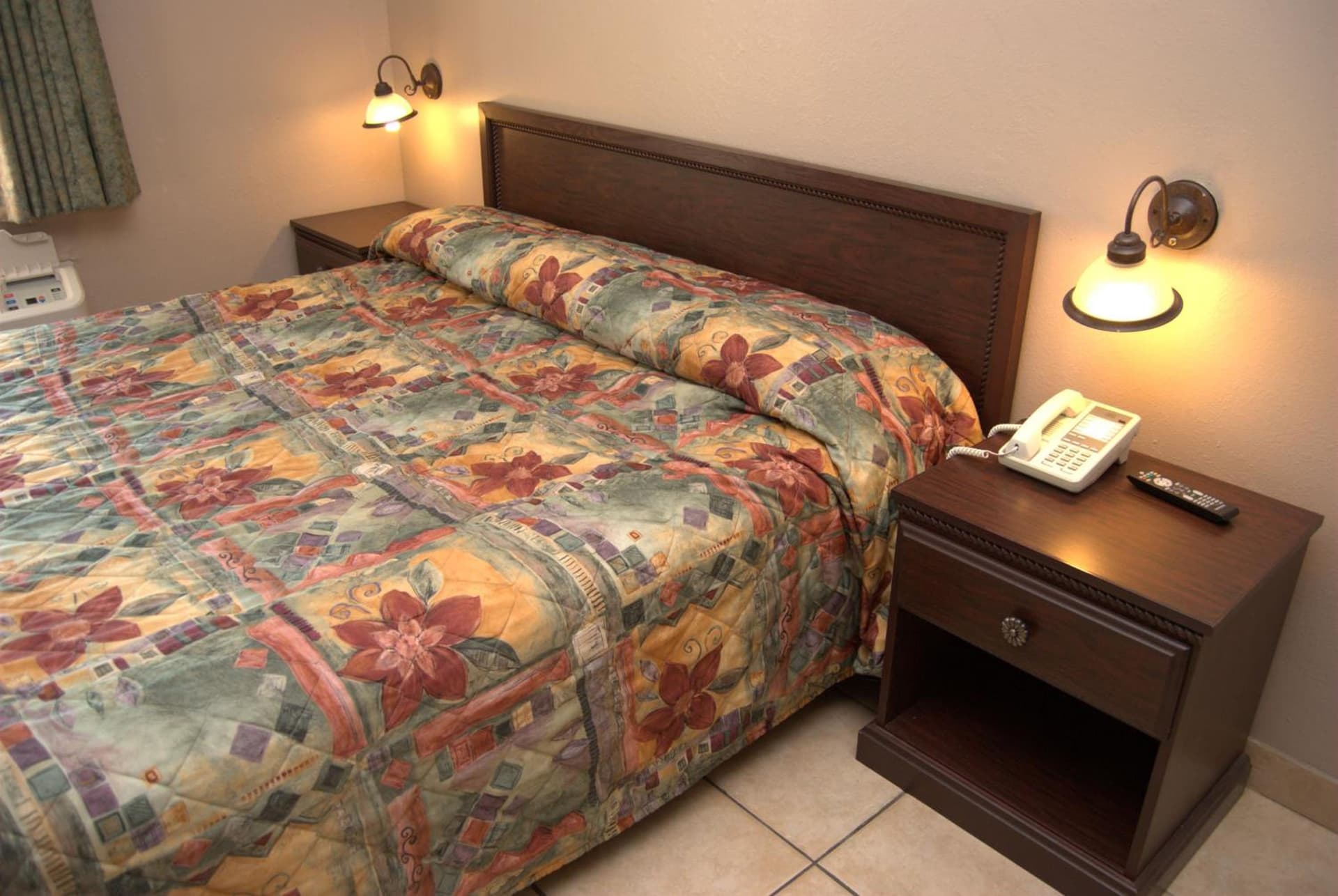 Commodore Resort interior in Put-in-Bay, OH — gallery photo 2