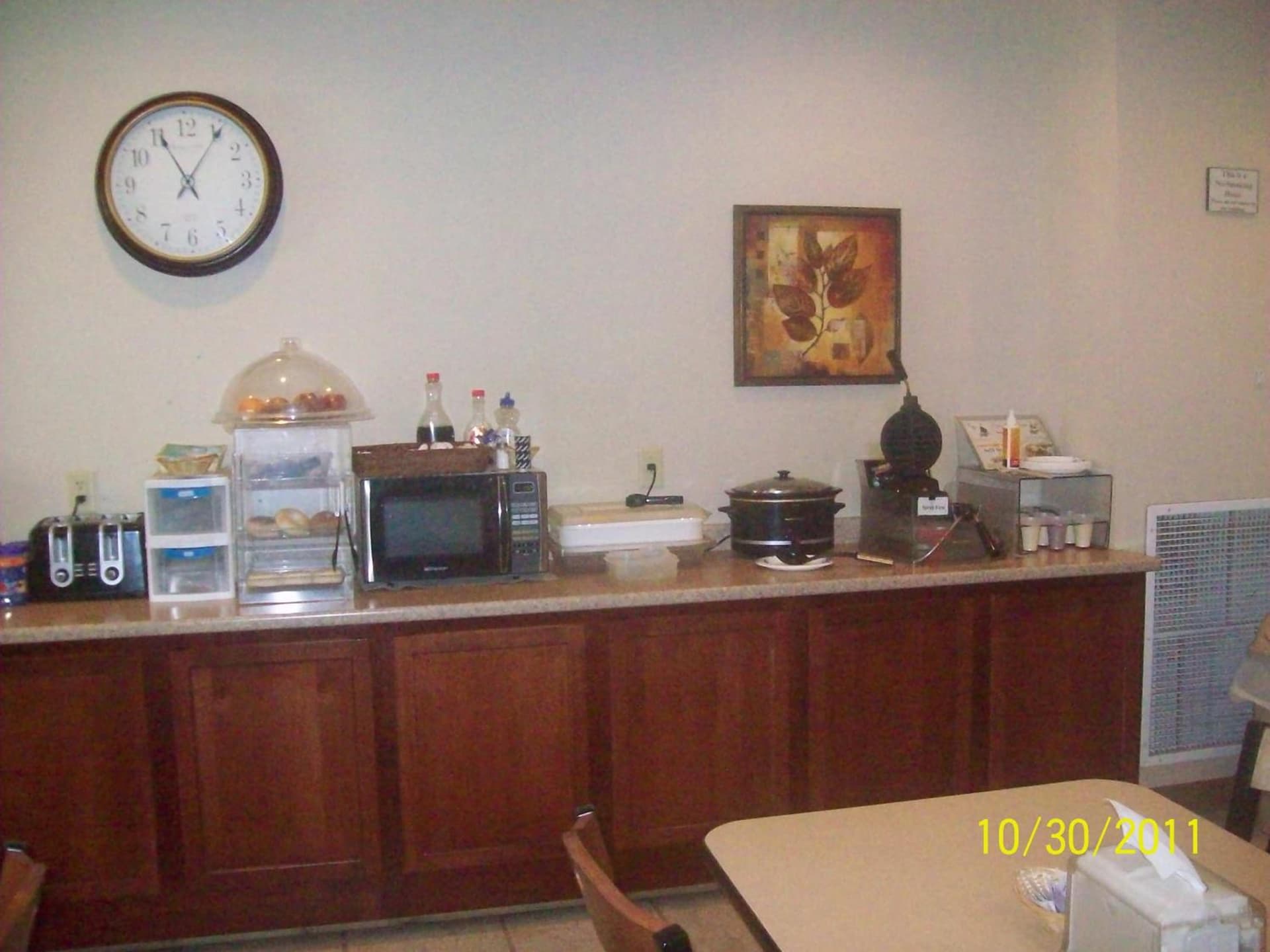 Paola Inn and Suites interior in Paola, KS — gallery photo 2