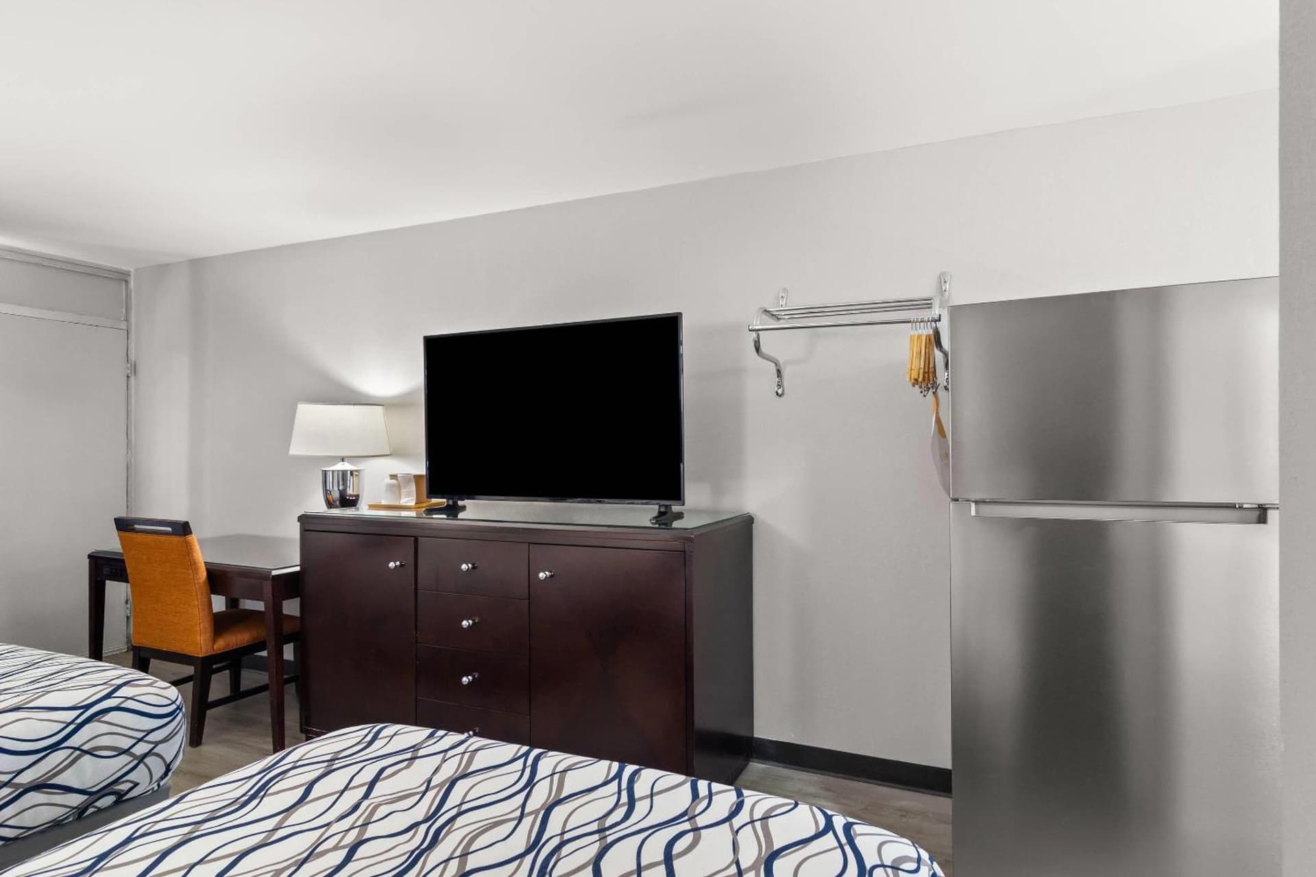 Suburban Studios Orange Park - Jacksonville near Naval Air Station interior in Orange Park, FL — gallery photo 2