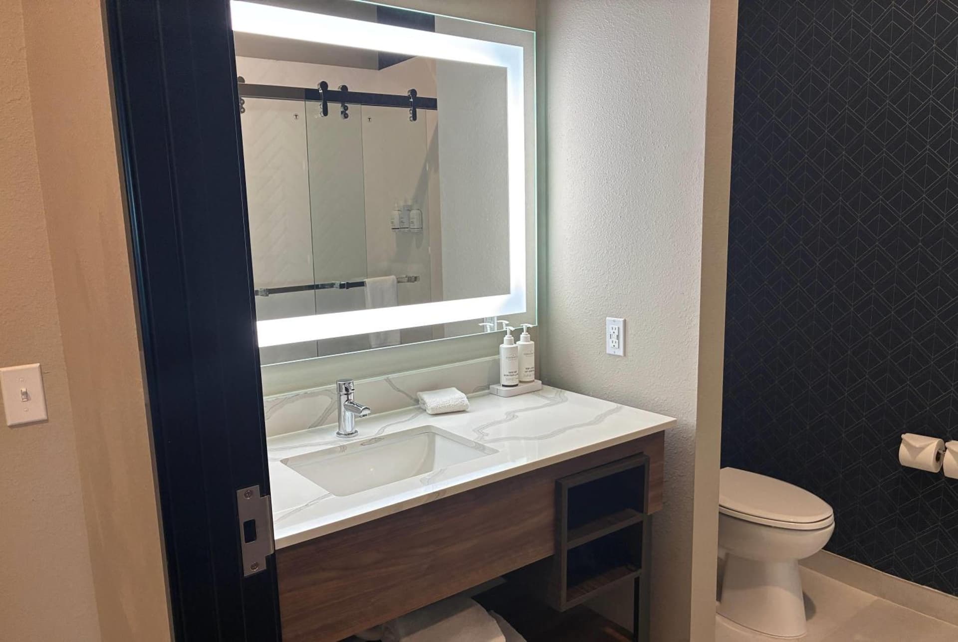 La Quinta Inn & Suites by Wyndham Athens I-65 property views in Athens, AL — gallery photo 3