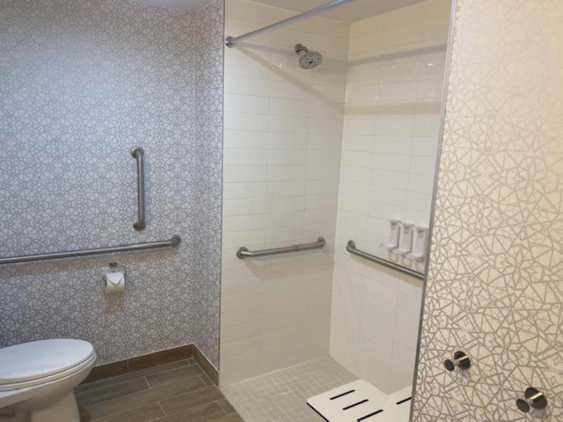La Quinta Inn & Suites By Wyndham Queens NYC JFK AirTrain property views in Jamaica — gallery photo 3