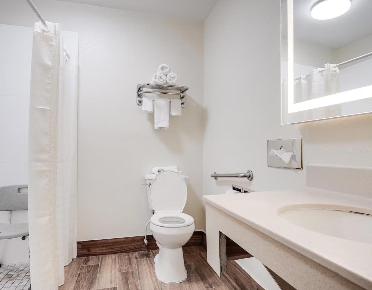 Clarks Inn Savannah Airport interior in Pooler, GA — gallery photo 2