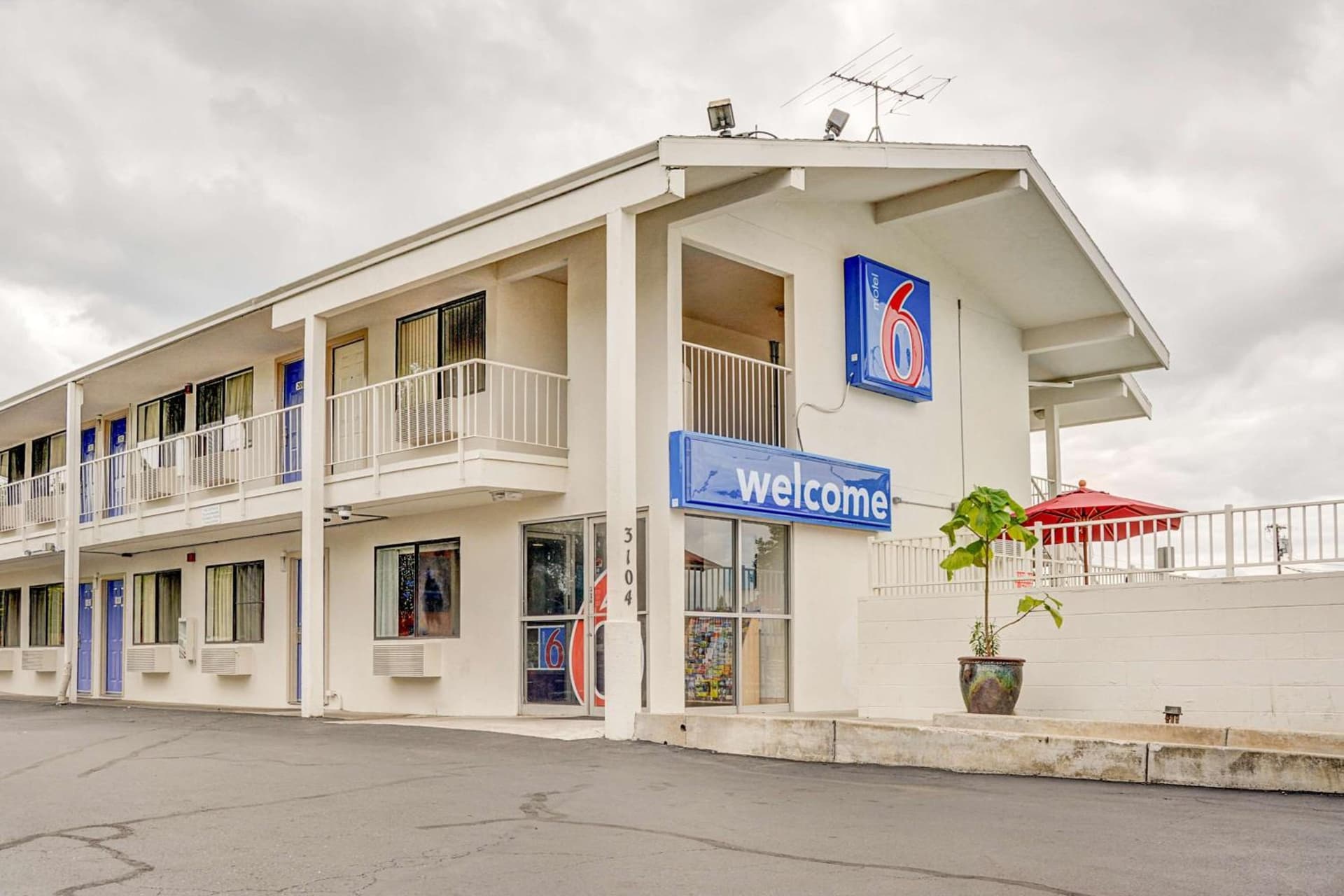 Motel 6-Portland, OR - Central featured exterior or lobby in Portland, OR — similar hotel