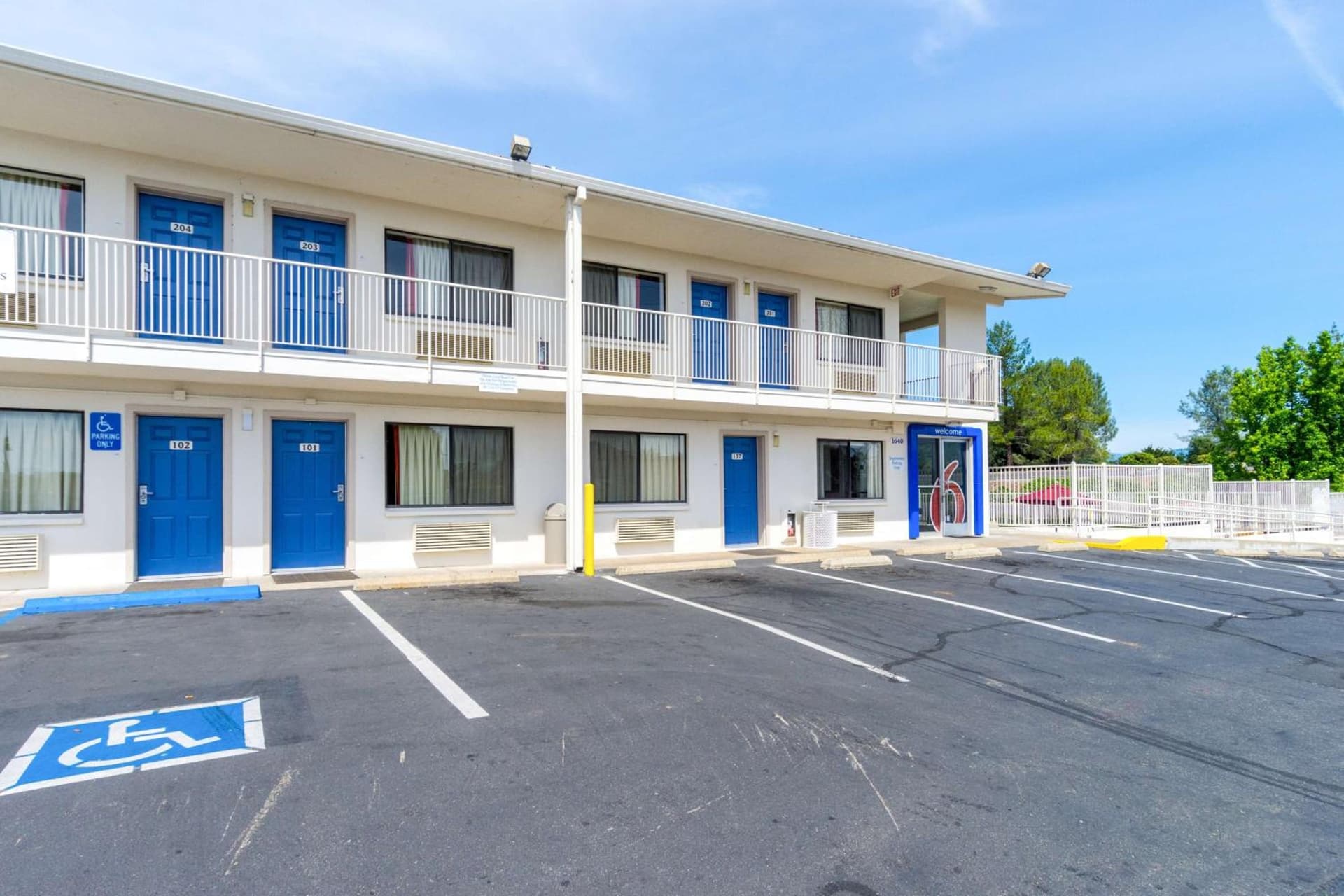 Motel 6-Redding, CA - Central gallery photo in Redding, CA — image 8