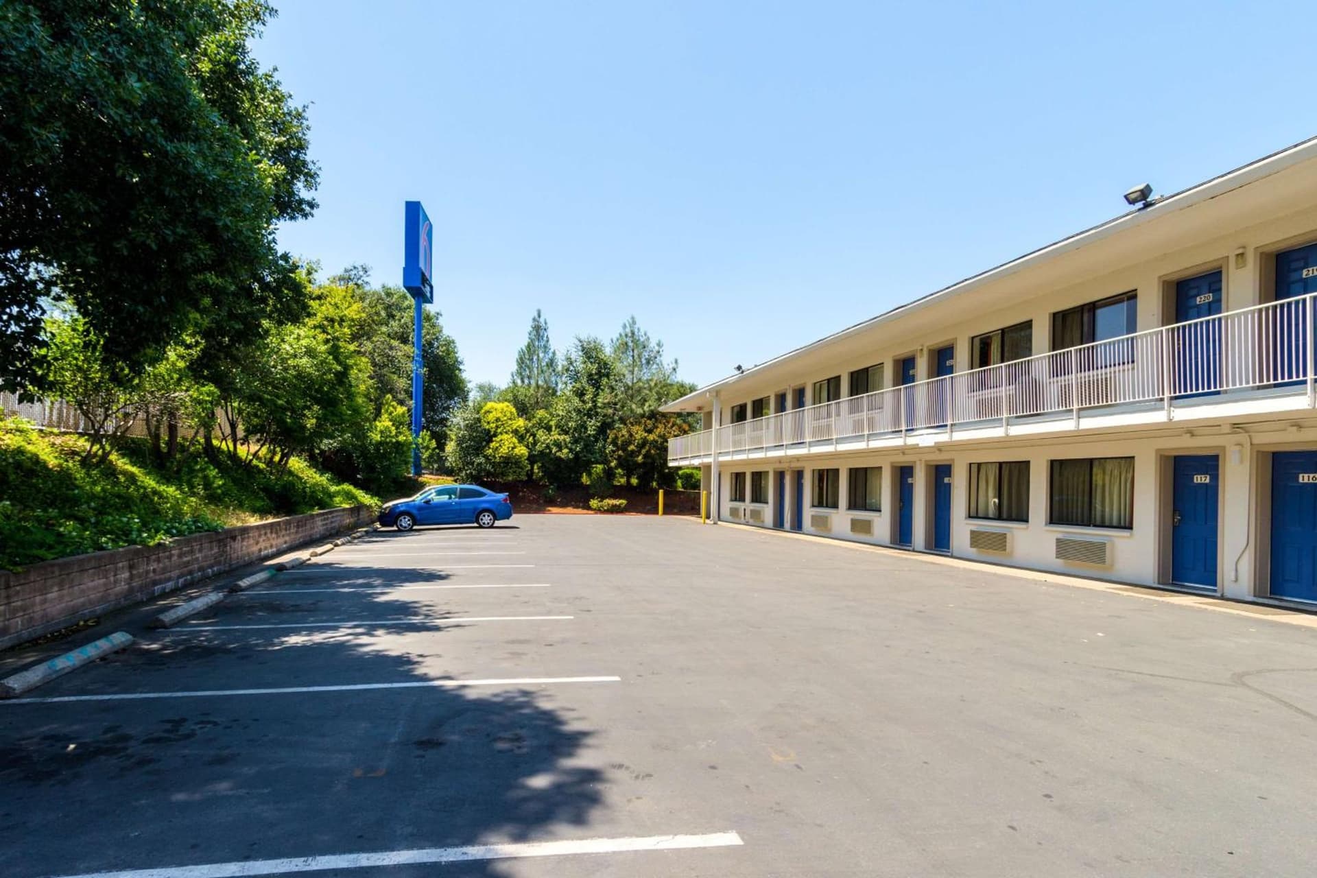 Motel 6-Redding, CA - Central gallery photo in Redding, CA — image 35