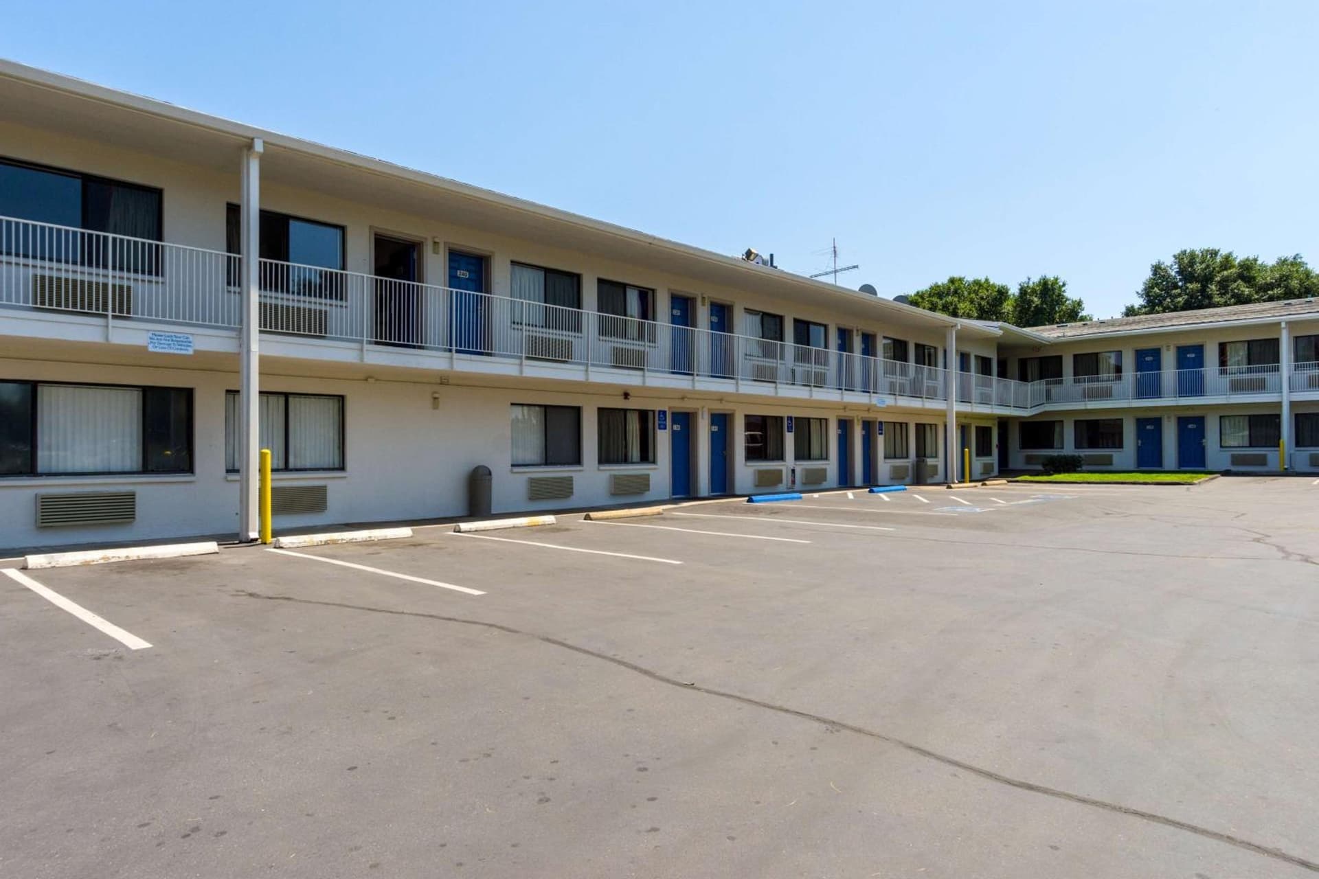 Motel 6-Redding, CA - Central gallery photo in Redding, CA — image 31