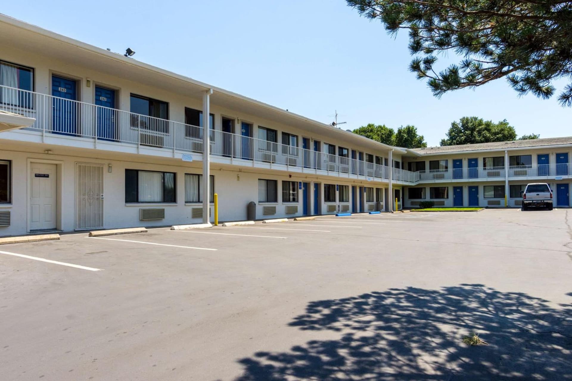 Motel 6-Redding, CA - Central gallery photo in Redding, CA — image 58