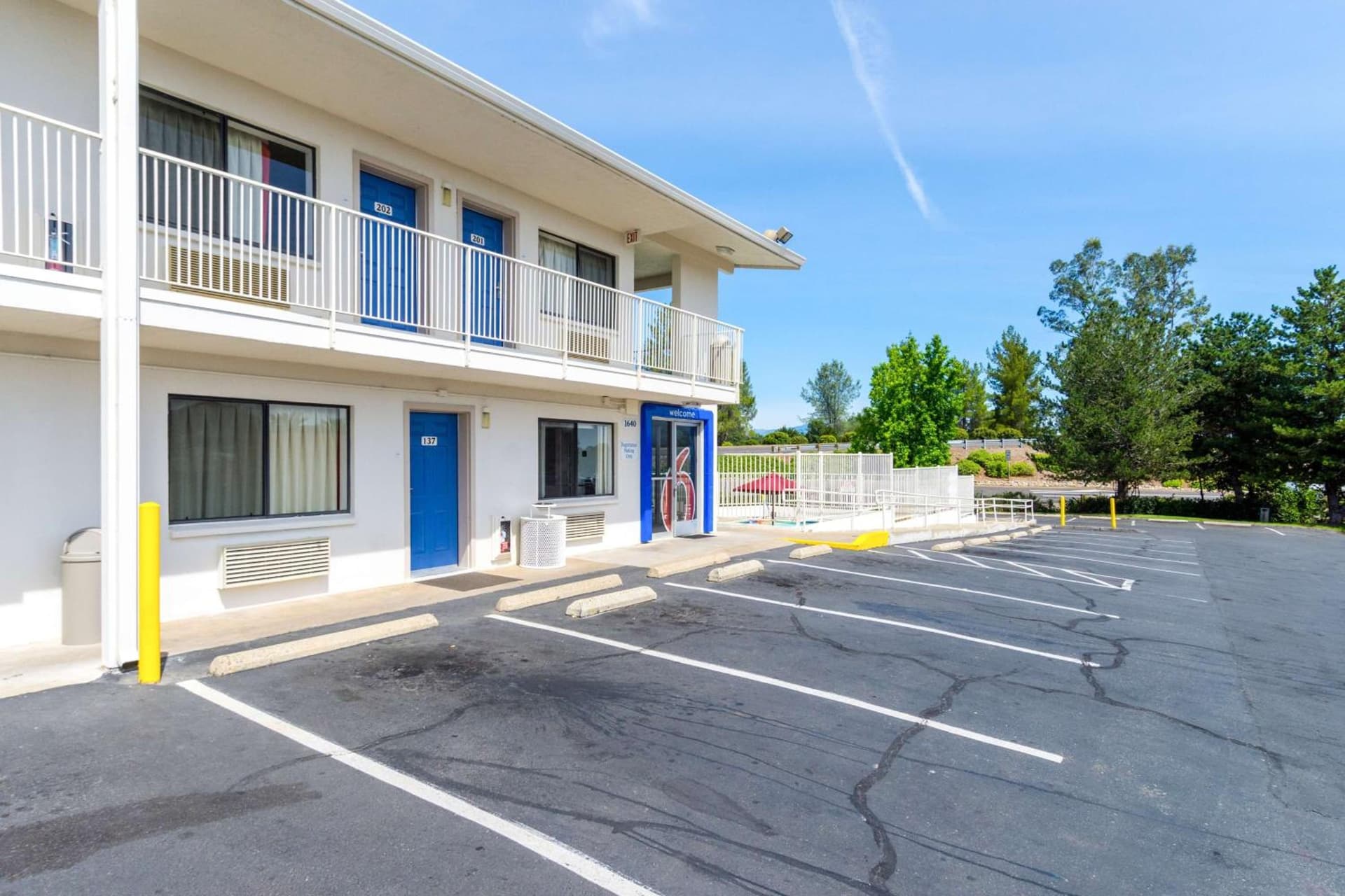 Motel 6-Redding, CA - Central gallery photo in Redding, CA — image 23