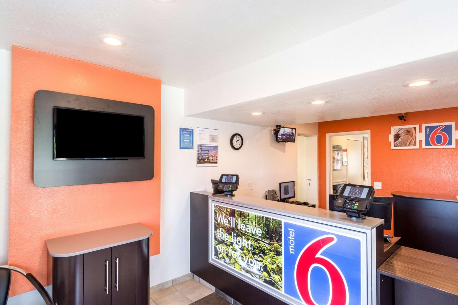 Motel 6-Redding, CA - Central gallery photo in Redding, CA — image 21