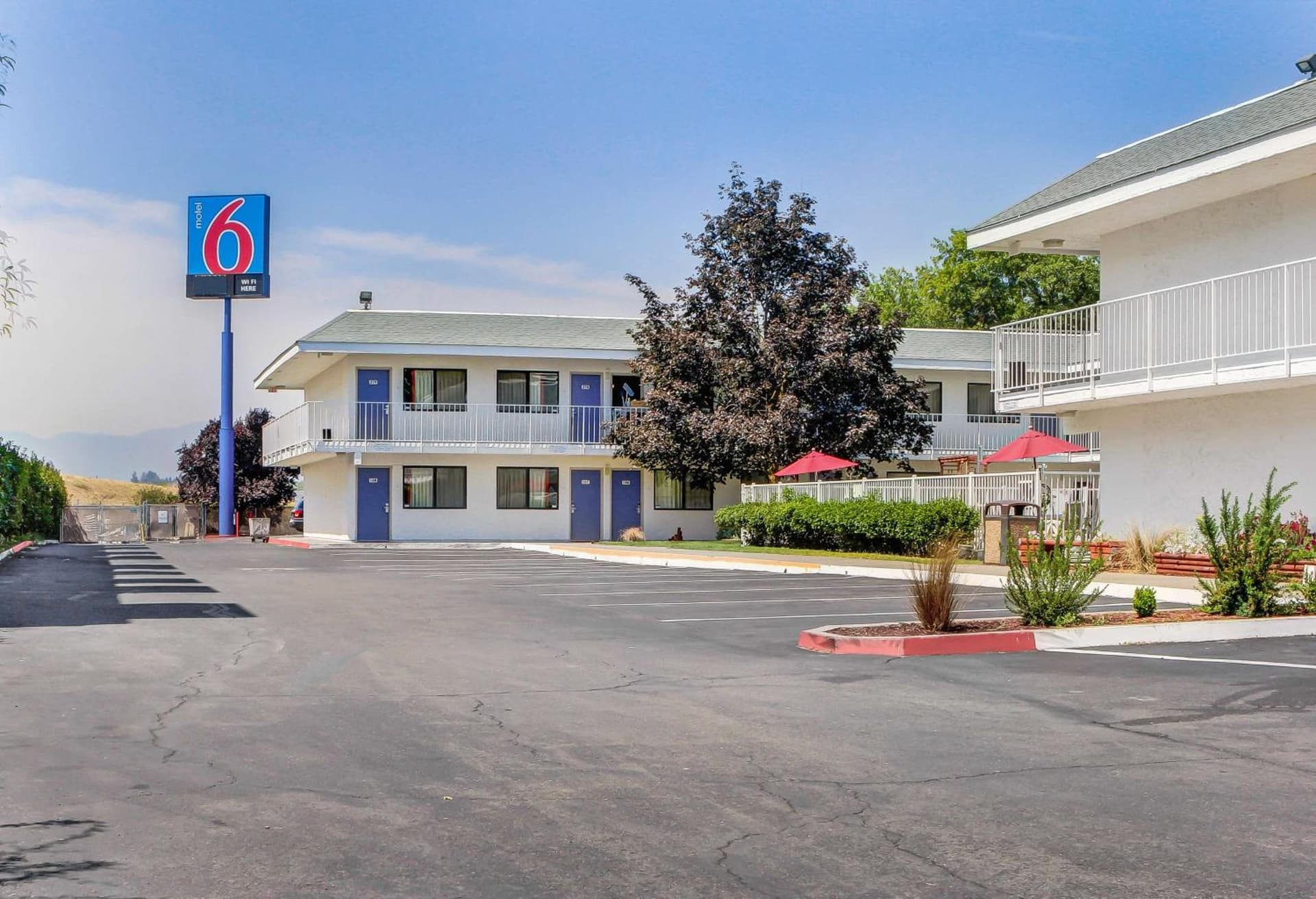 Motel 6-Medford, OR featured exterior or lobby in Medford, OR — similar hotel
