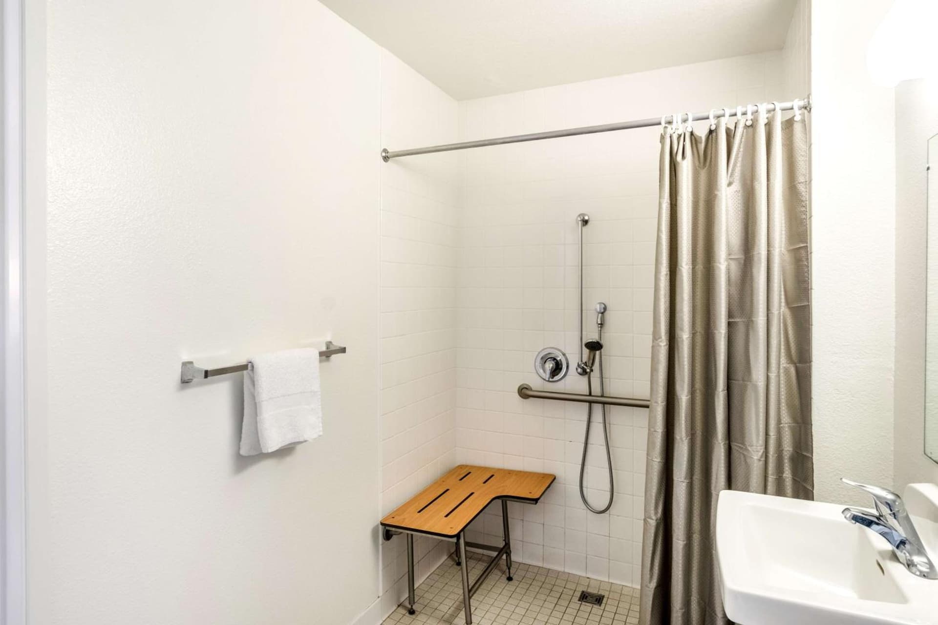 Motel 6-Redding, CA - Central gallery photo in Redding, CA — image 9