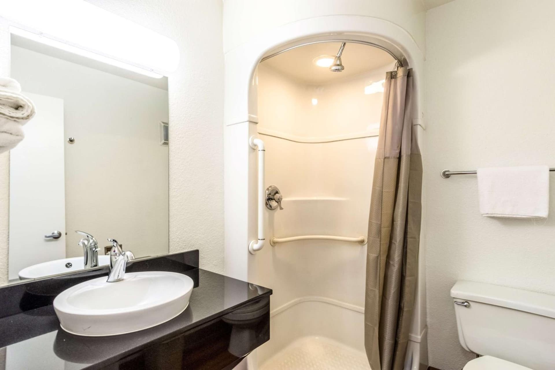 Motel 6-Redding, CA - Central gallery photo in Redding, CA — image 34