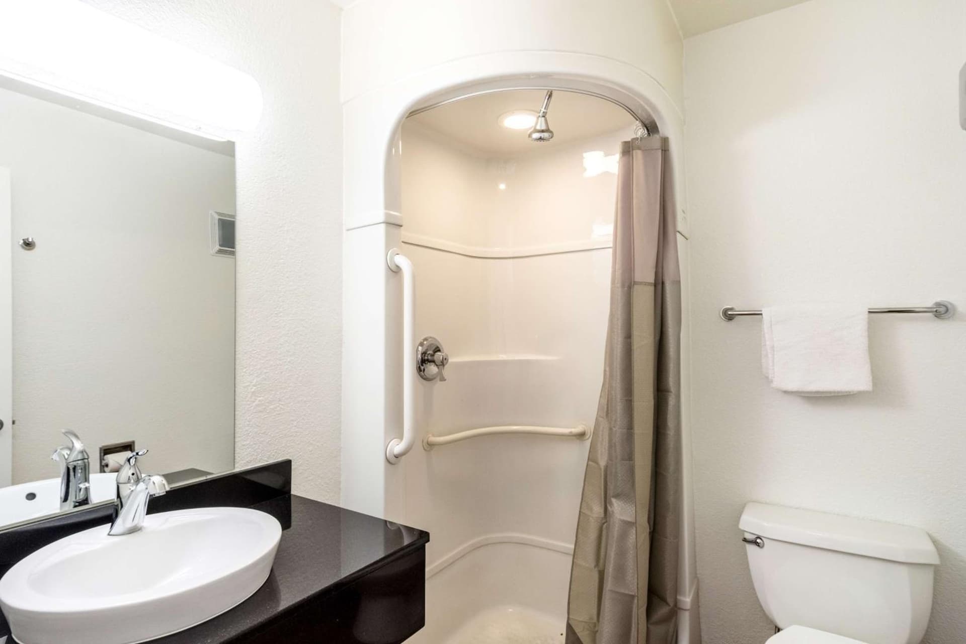 Motel 6-Redding, CA - Central gallery photo in Redding, CA — image 47