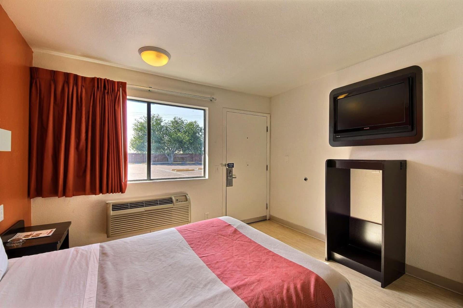 Motel 6-Laredo, TX - South gallery photo in Laredo, TX — image 54