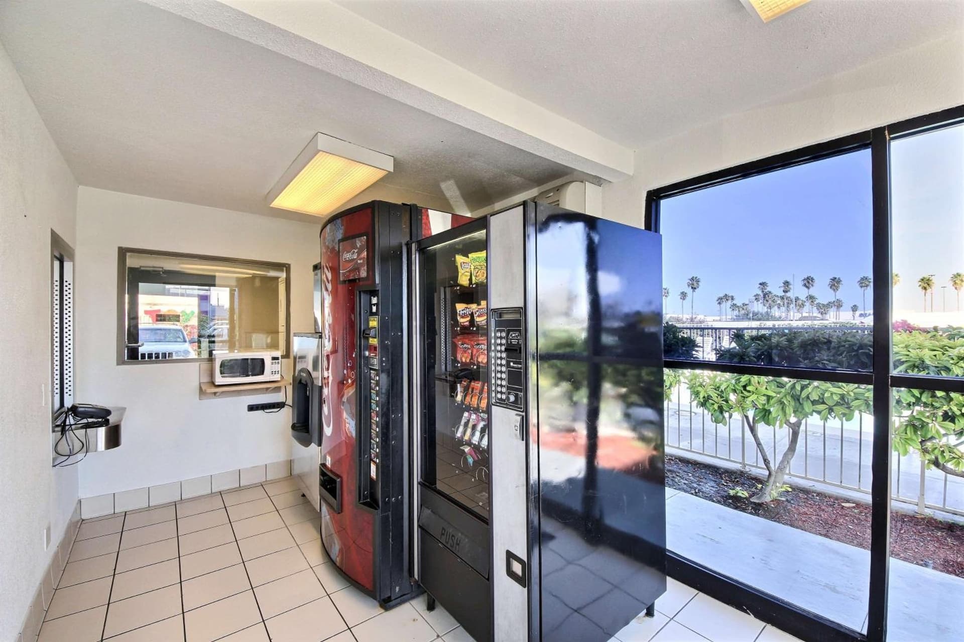 Motel 6-Laredo, TX - South gallery photo in Laredo, TX — image 39