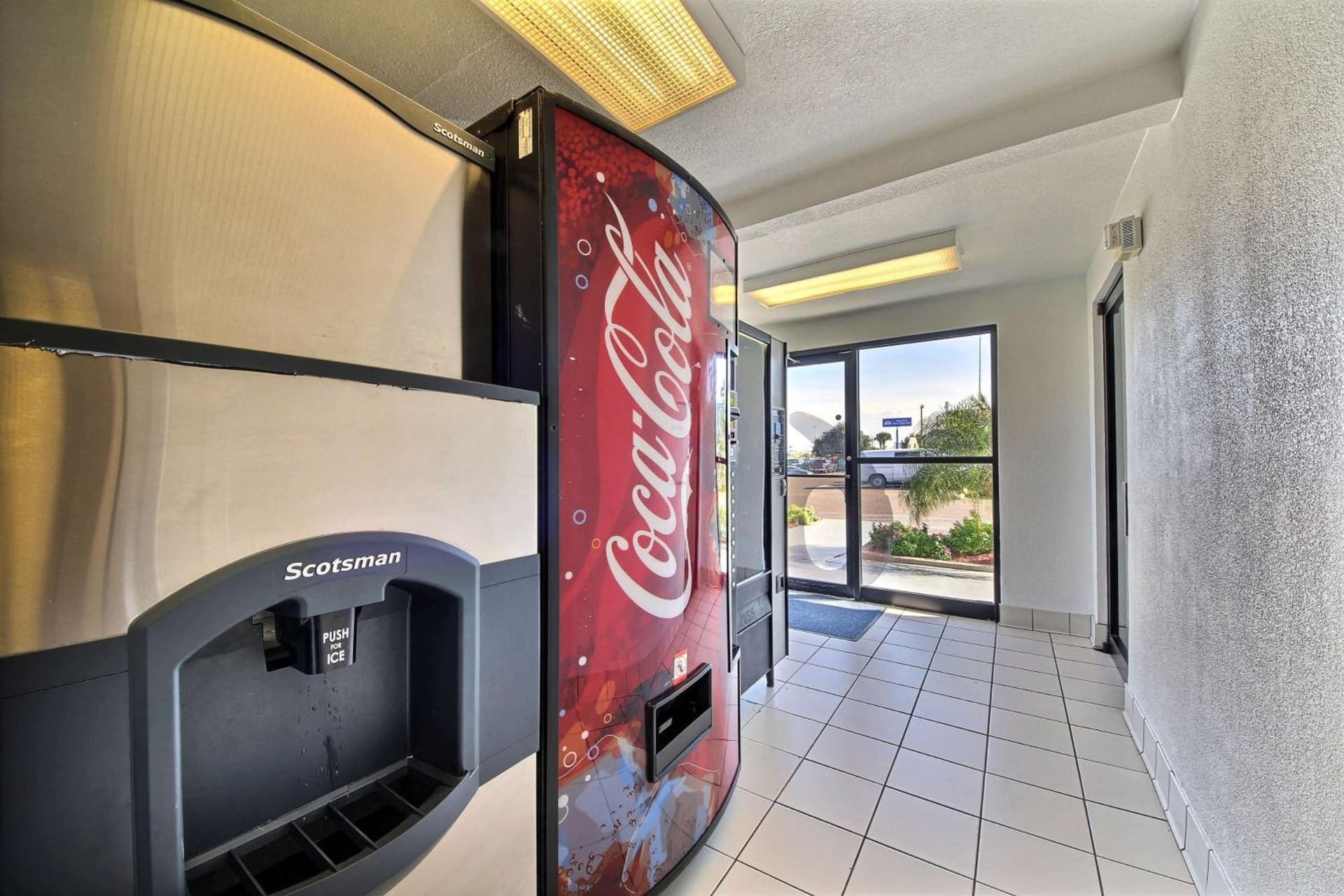 Motel 6-Laredo, TX - South gallery photo in Laredo, TX — image 33