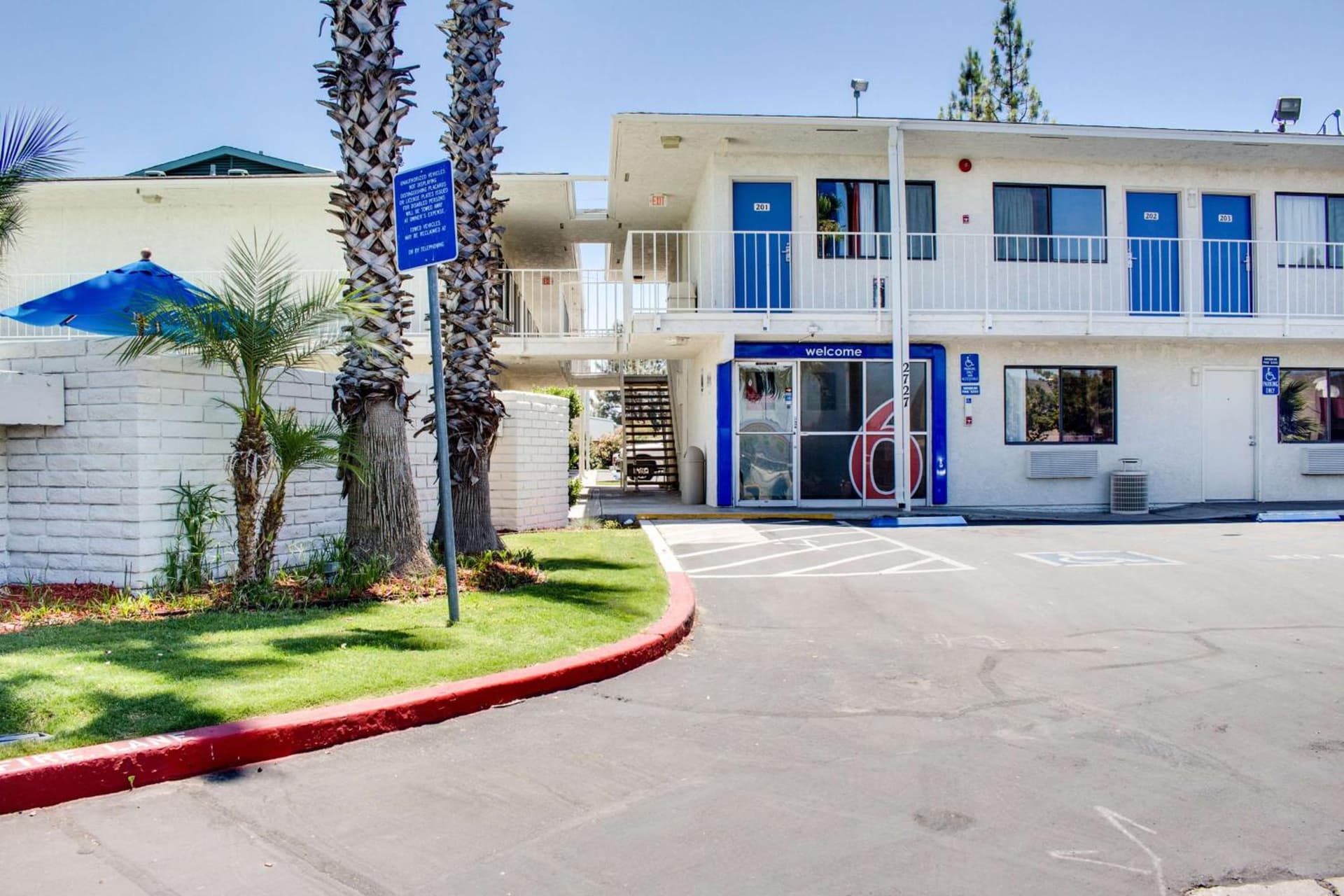 Motel 6-Bakersfield, CA - South gallery photo in Bakersfield, CA — image 87