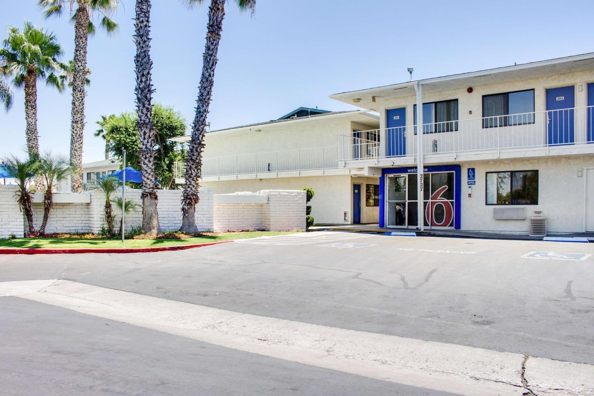 Motel 6-Bakersfield, CA - South gallery photo in Bakersfield, CA — image 15