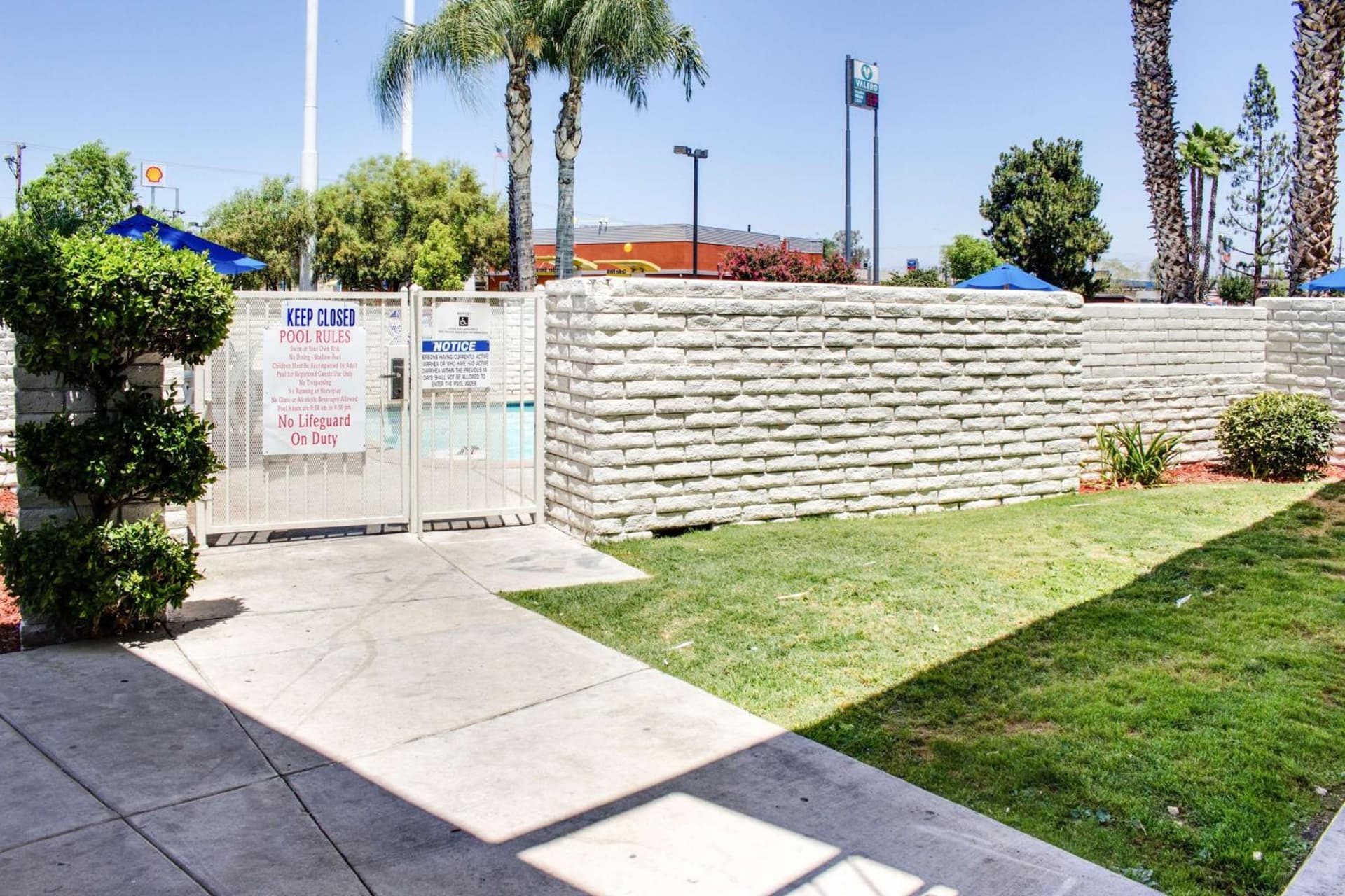 Motel 6-Bakersfield, CA - South gallery photo in Bakersfield, CA — image 12