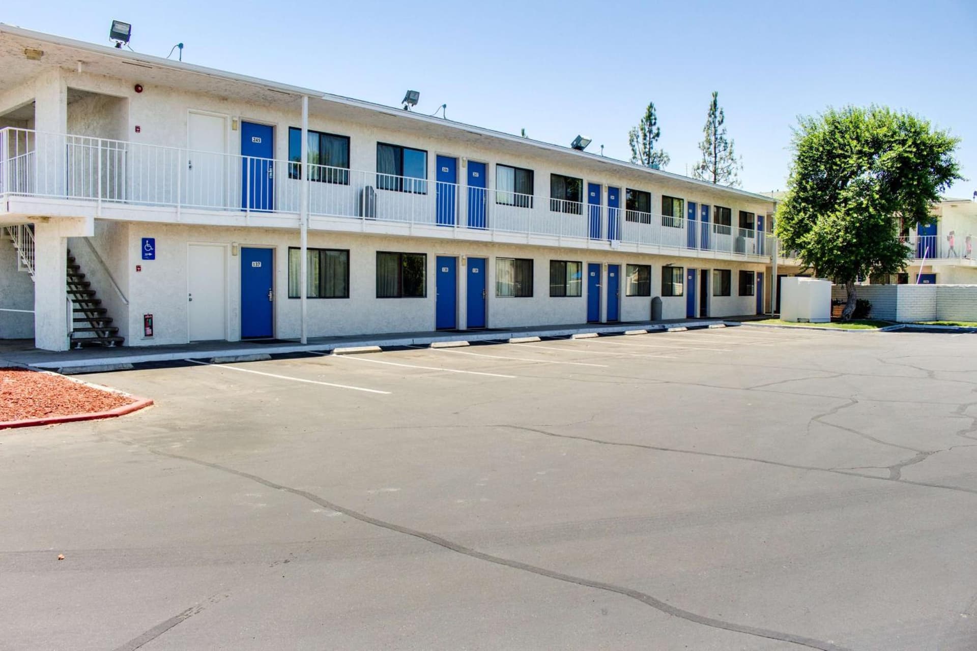 Motel 6-Bakersfield, CA - South gallery photo in Bakersfield, CA — image 73