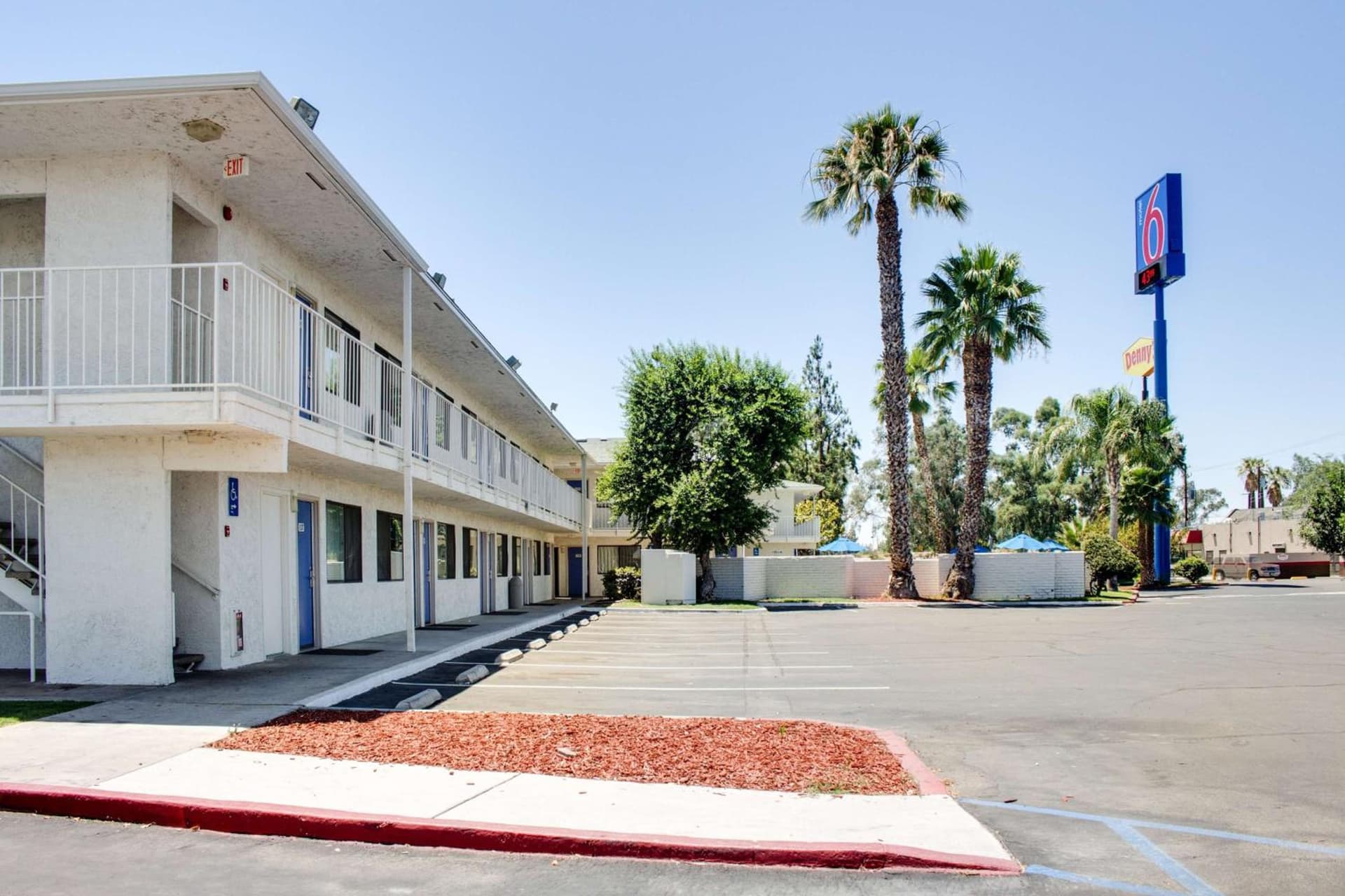 Motel 6-Bakersfield, CA - South gallery photo in Bakersfield, CA — image 42