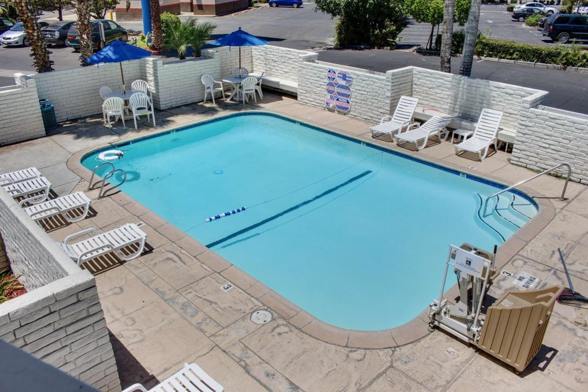 Motel 6-Bakersfield, CA - South gallery photo in Bakersfield, CA — image 18