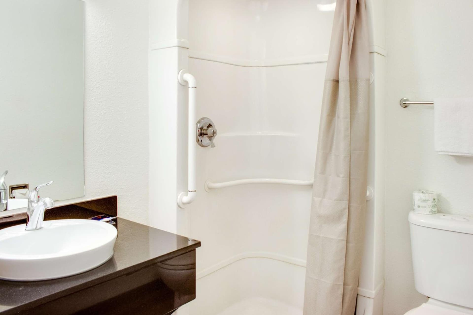 Motel 6-Bakersfield, CA - South gallery photo in Bakersfield, CA — image 54