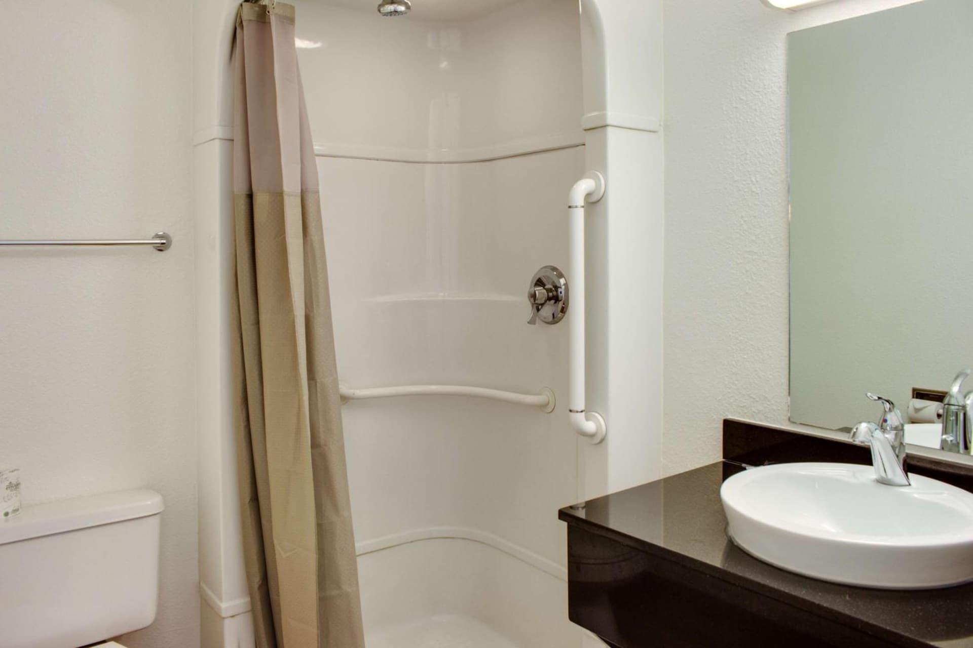 Motel 6-Bakersfield, CA - South gallery photo in Bakersfield, CA — image 32