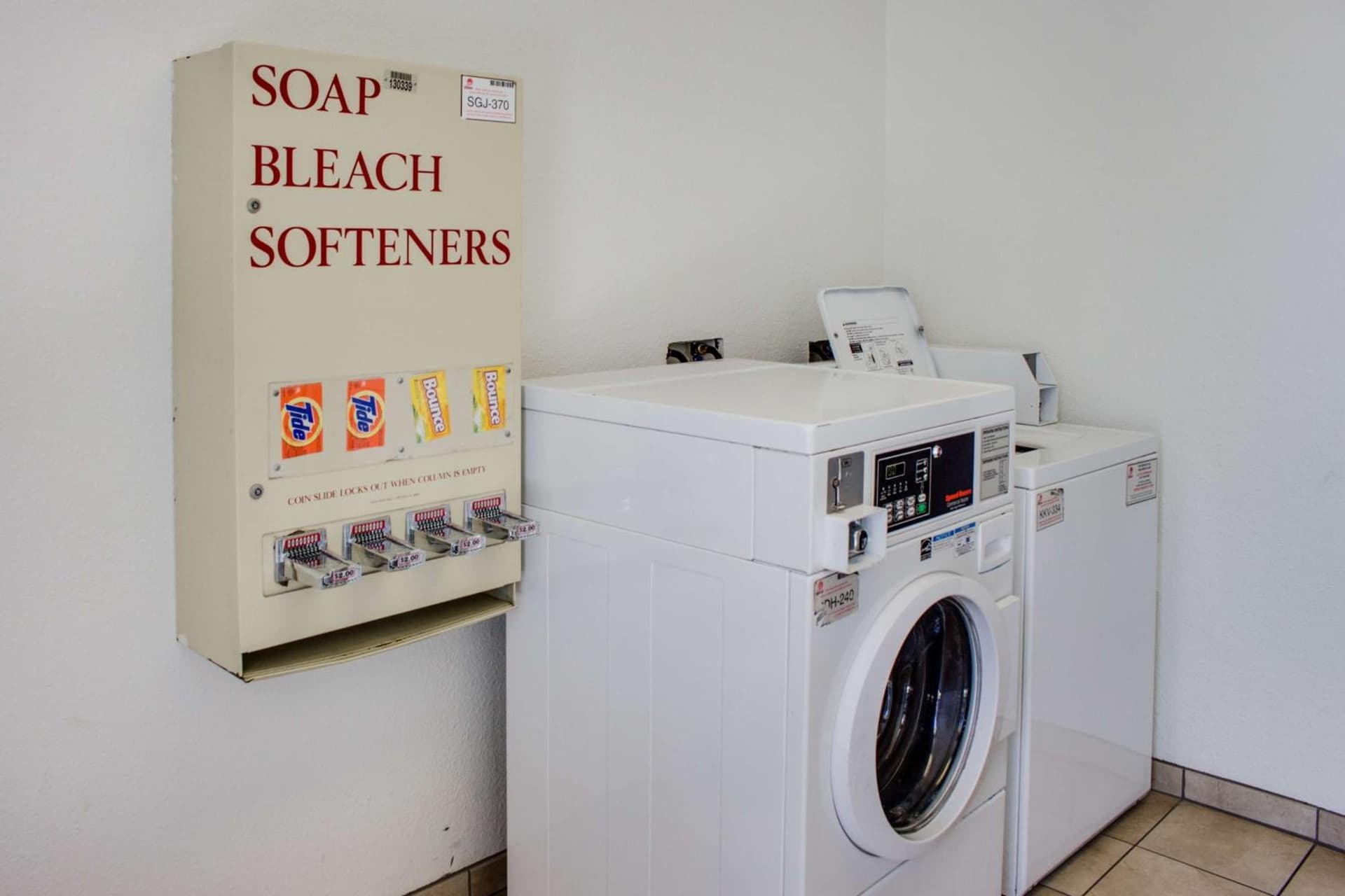 Motel 6-Bakersfield, CA - South gallery photo in Bakersfield, CA — image 31