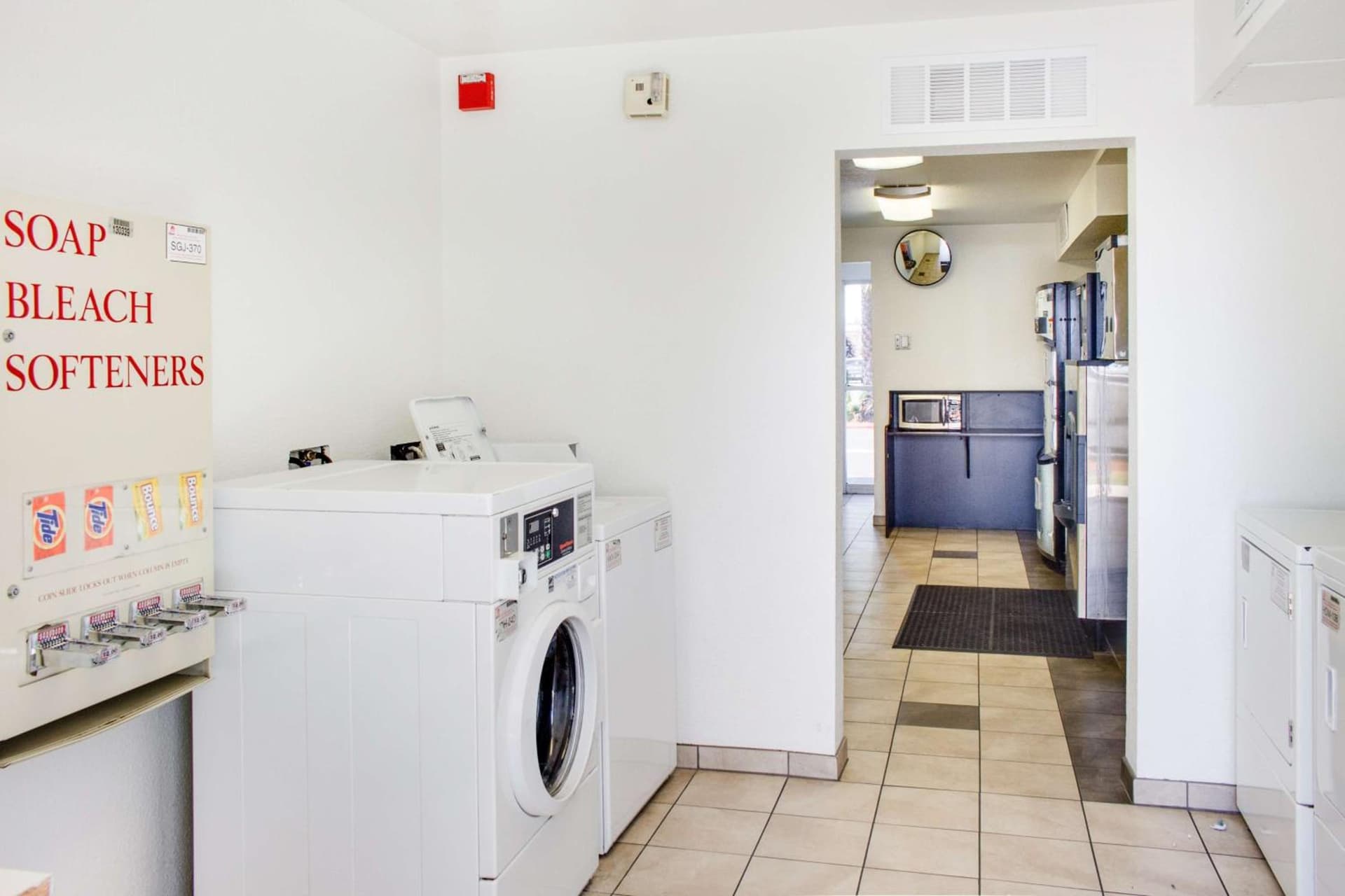 Motel 6-Bakersfield, CA - South property views in Bakersfield, CA — gallery photo 3