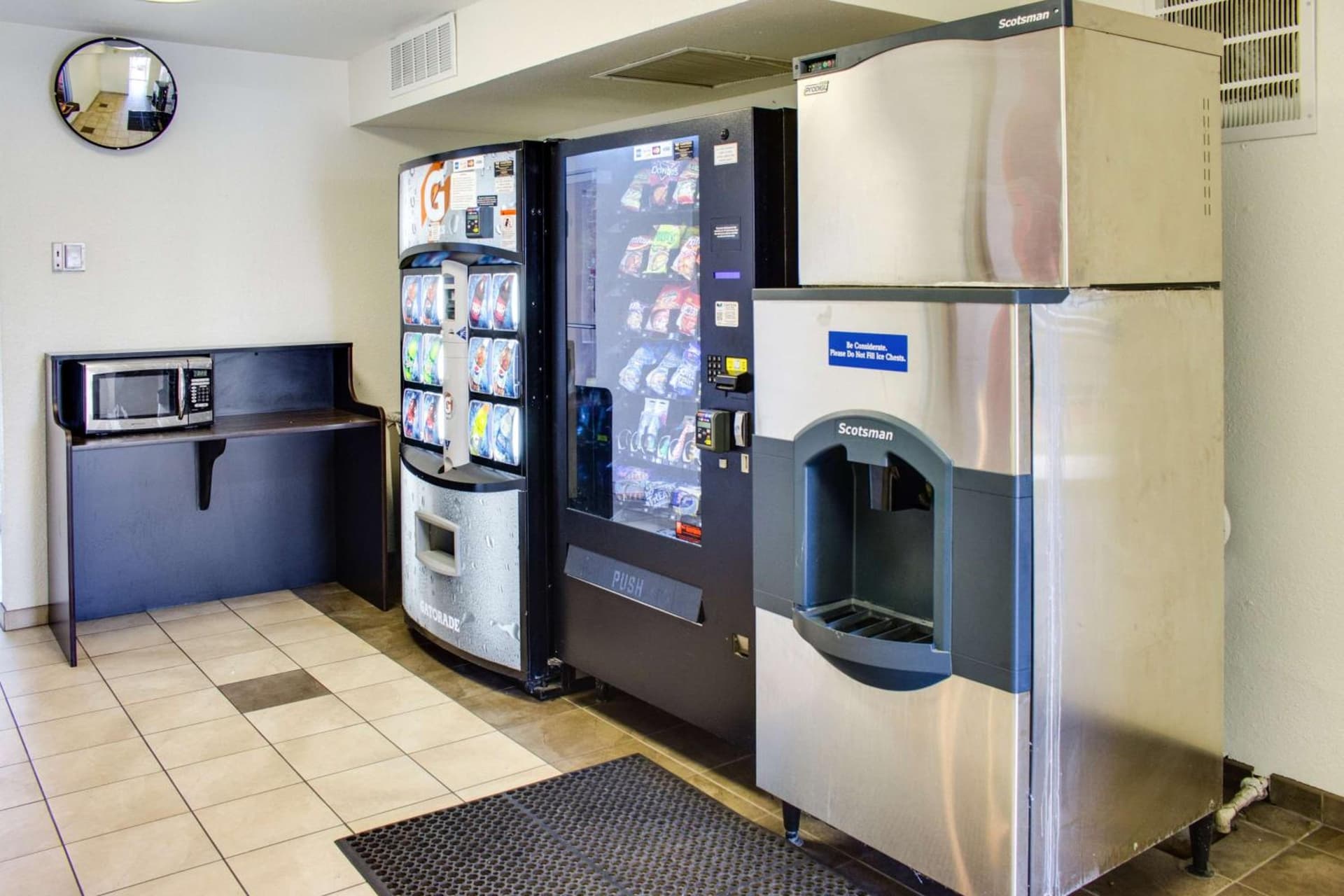 Motel 6-Bakersfield, CA - South gallery photo in Bakersfield, CA — image 33