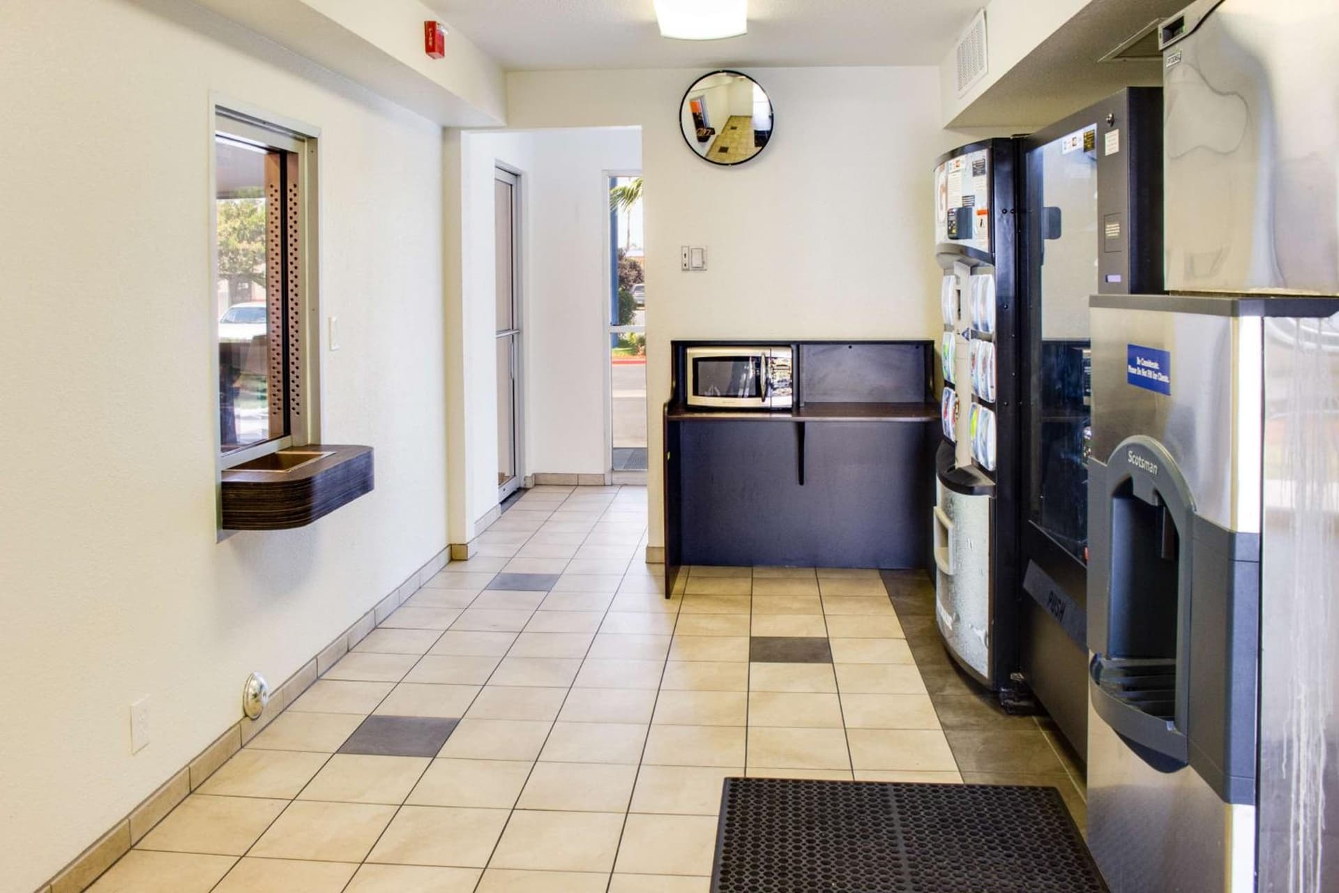 Motel 6-Bakersfield, CA - South gallery photo in Bakersfield, CA — image 43