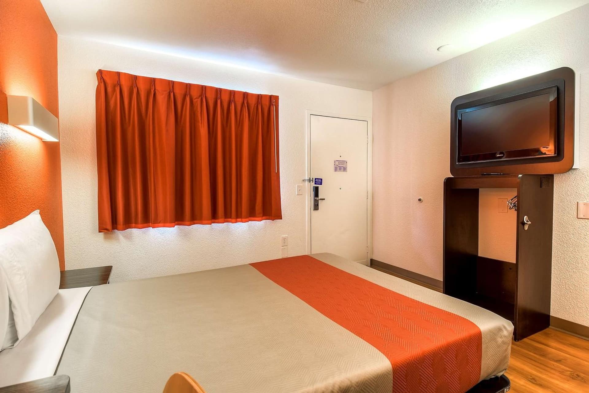 Motel 6-Carlsbad, CA Beach gallery photo in Carlsbad, CA — image 7