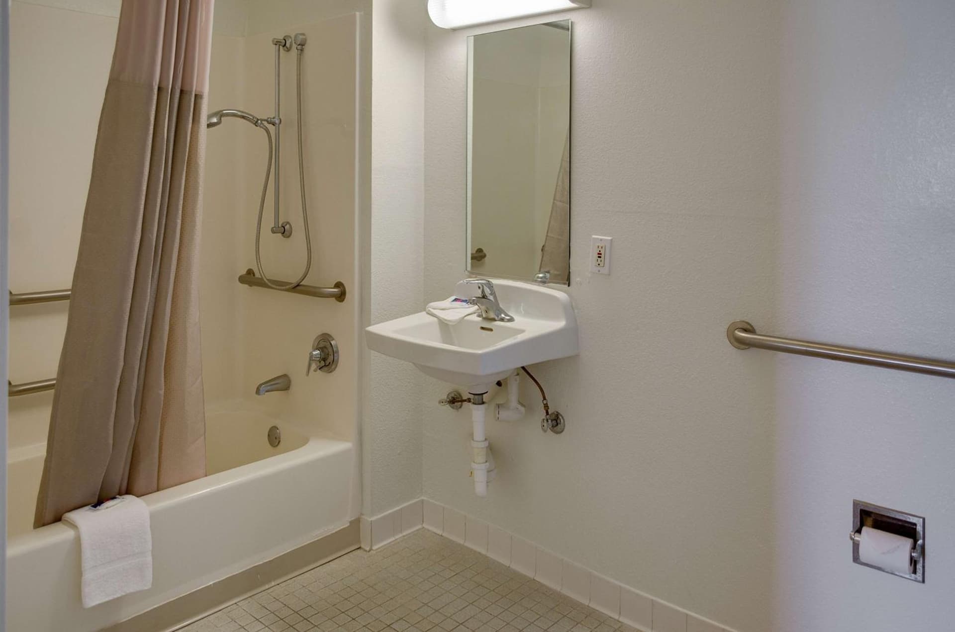 Motel 6 Gulfport, MS Airport gallery photo in Gulfport, MS — image 32