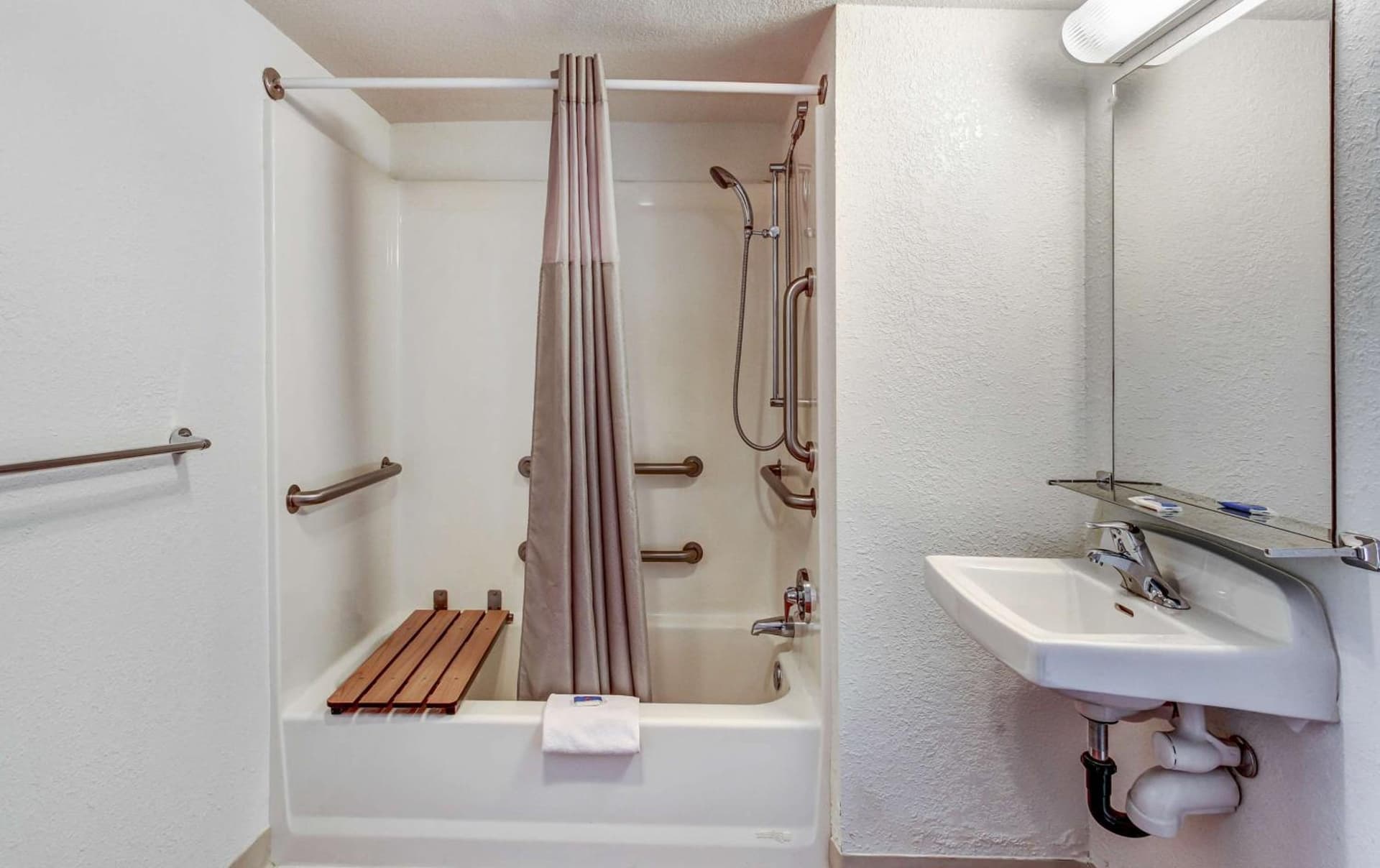 Motel 6-Medford, OR - North gallery photo in Medford, OR — image 14