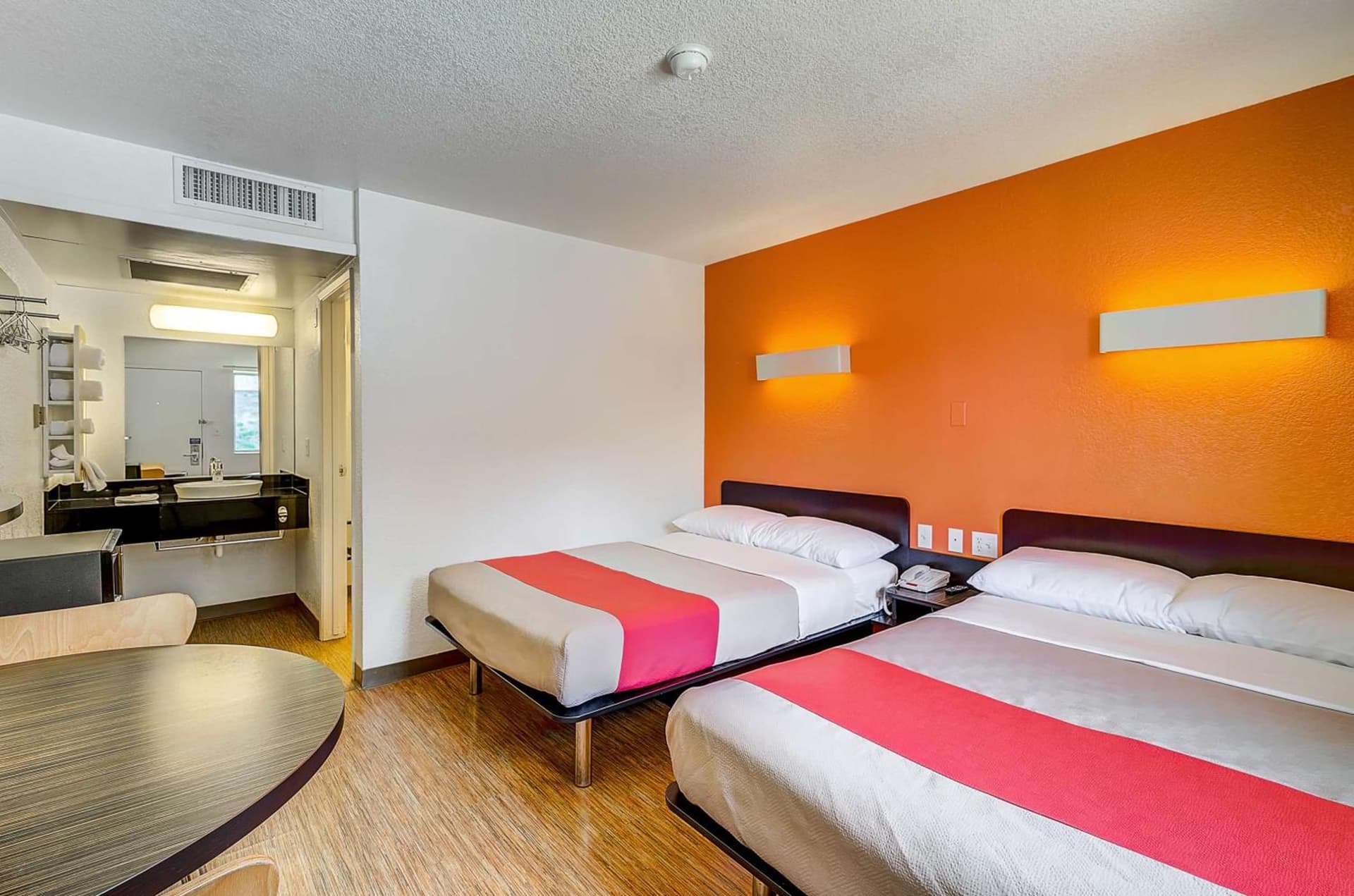 Motel 6 Thornton gallery photo in Thornton, CO — image 44