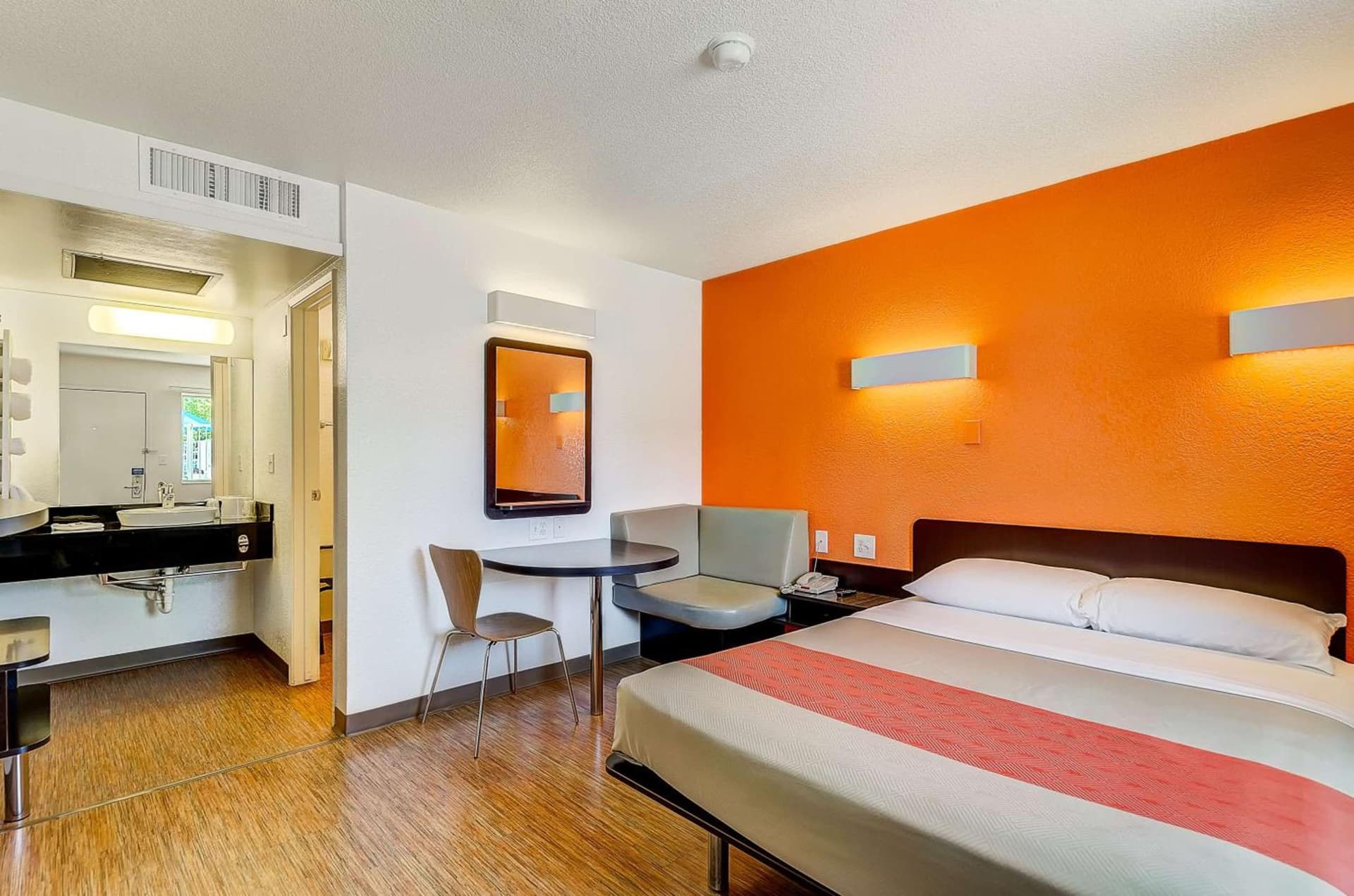 Motel 6 Thornton gallery photo in Thornton, CO — image 46