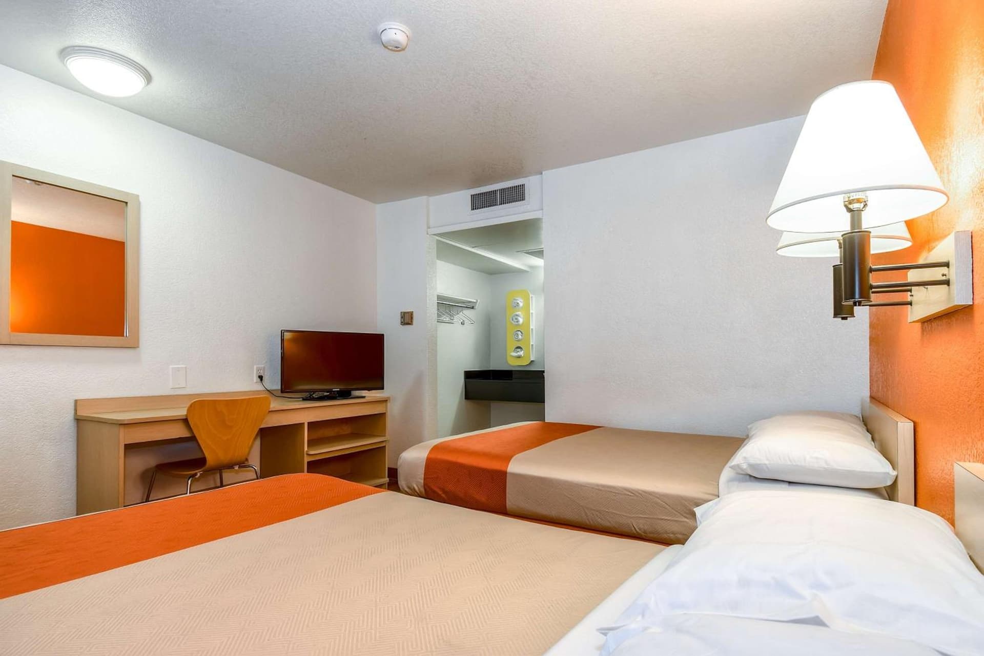 Motel 6-Corona, CA gallery photo in Corona, CA — image 18