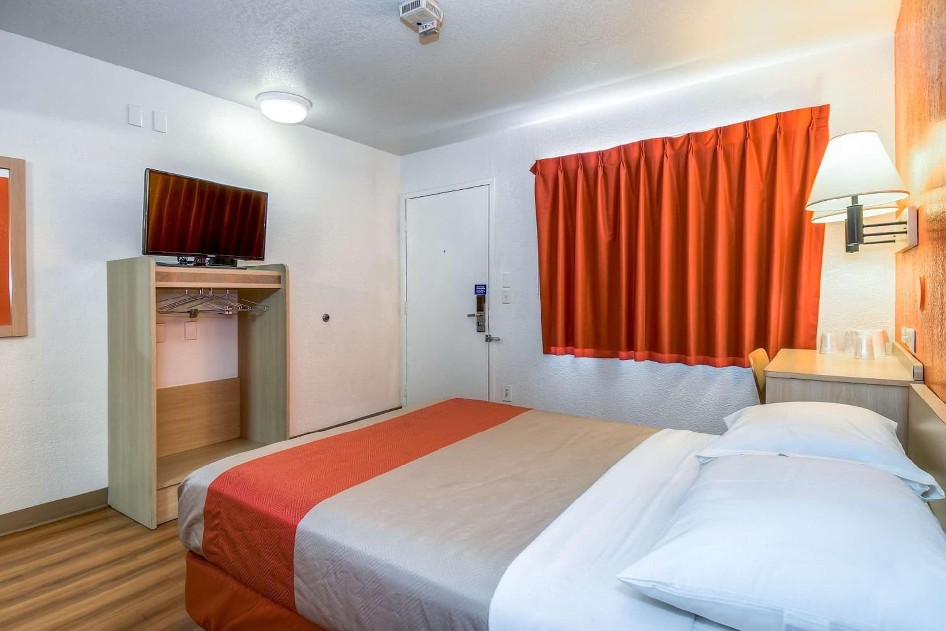 Motel 6-Corona, CA interior in Corona, CA — gallery photo 2