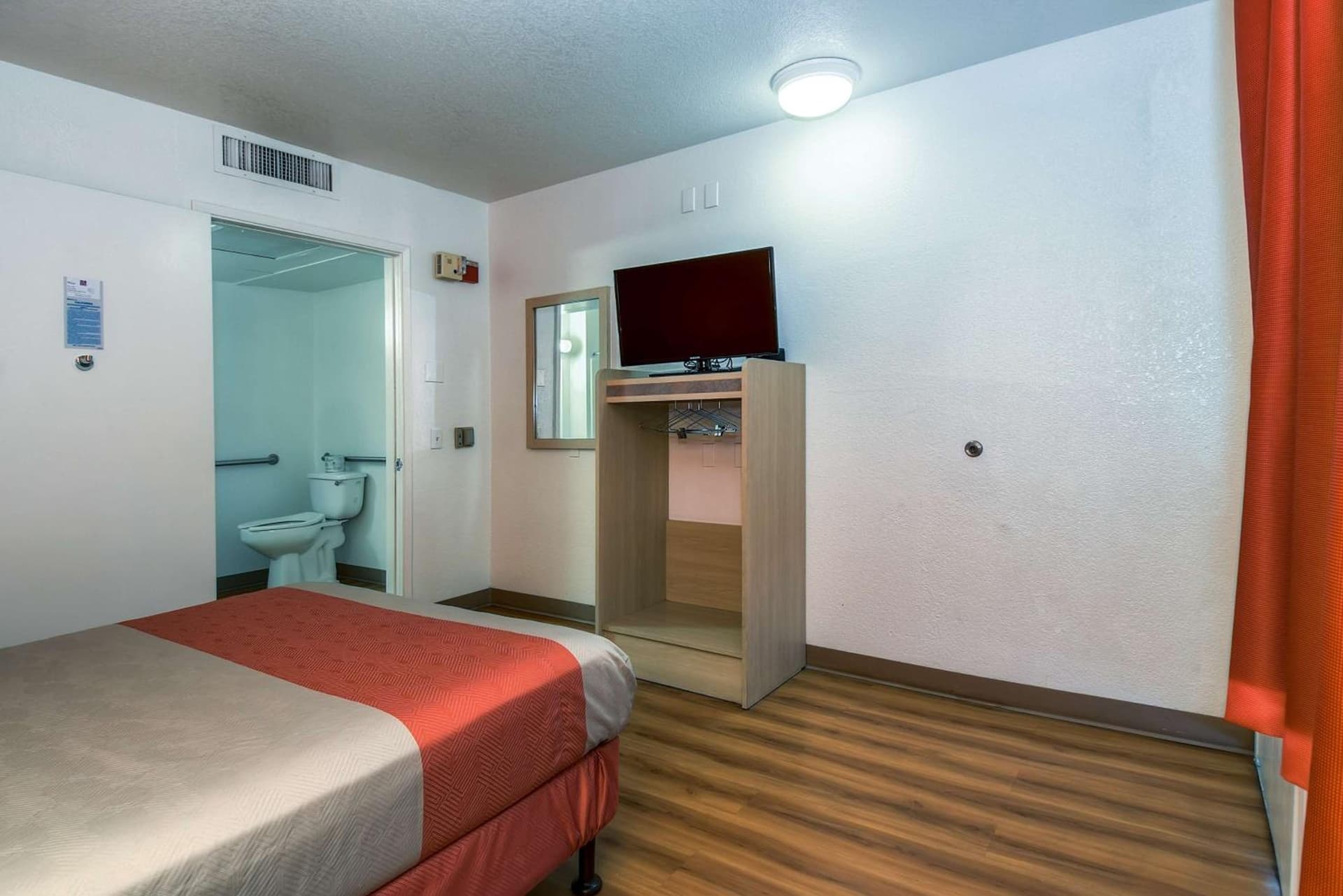 Motel 6-Corona, CA gallery photo in Corona, CA — image 15