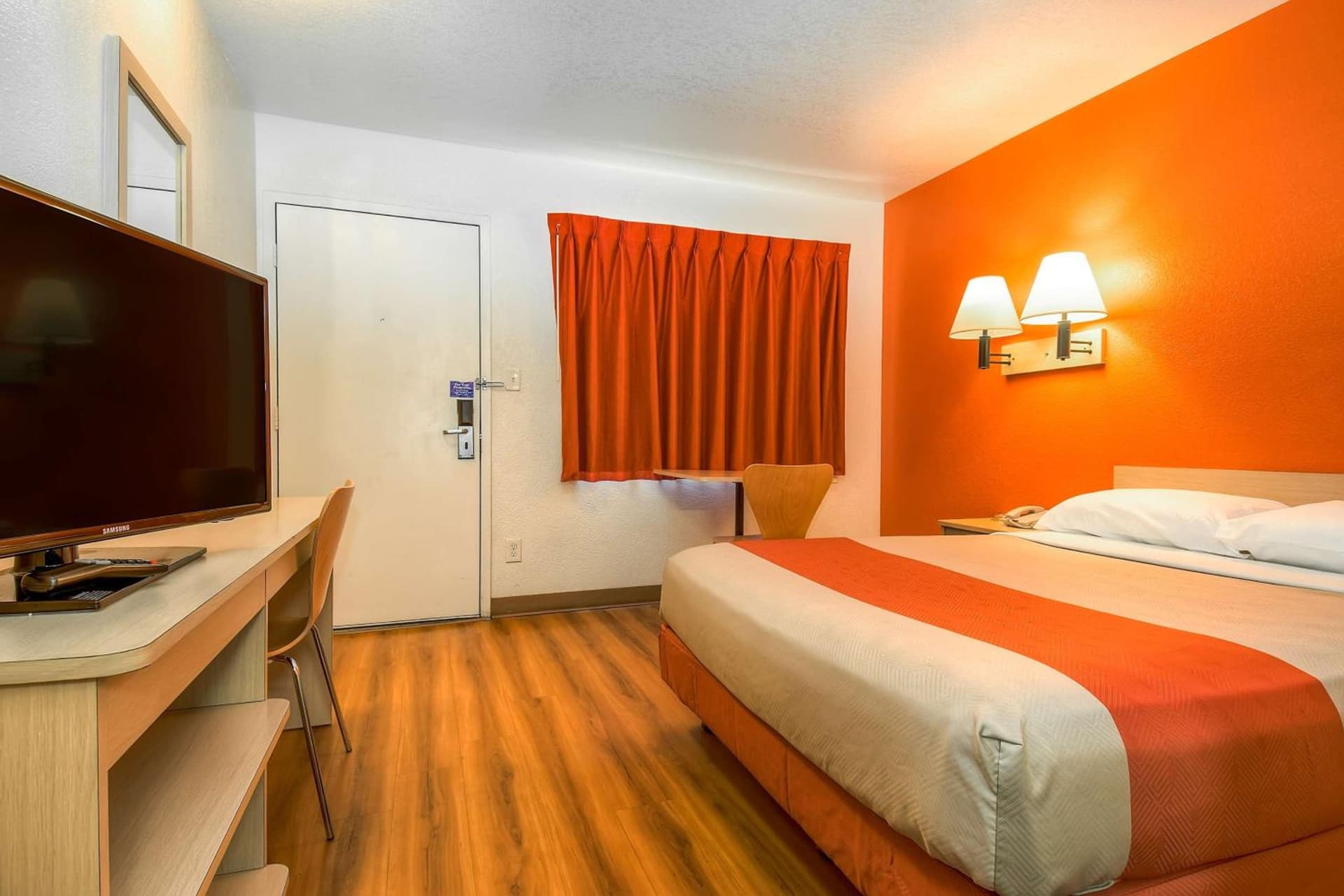 Motel 6-Corona, CA gallery photo in Corona, CA — image 43