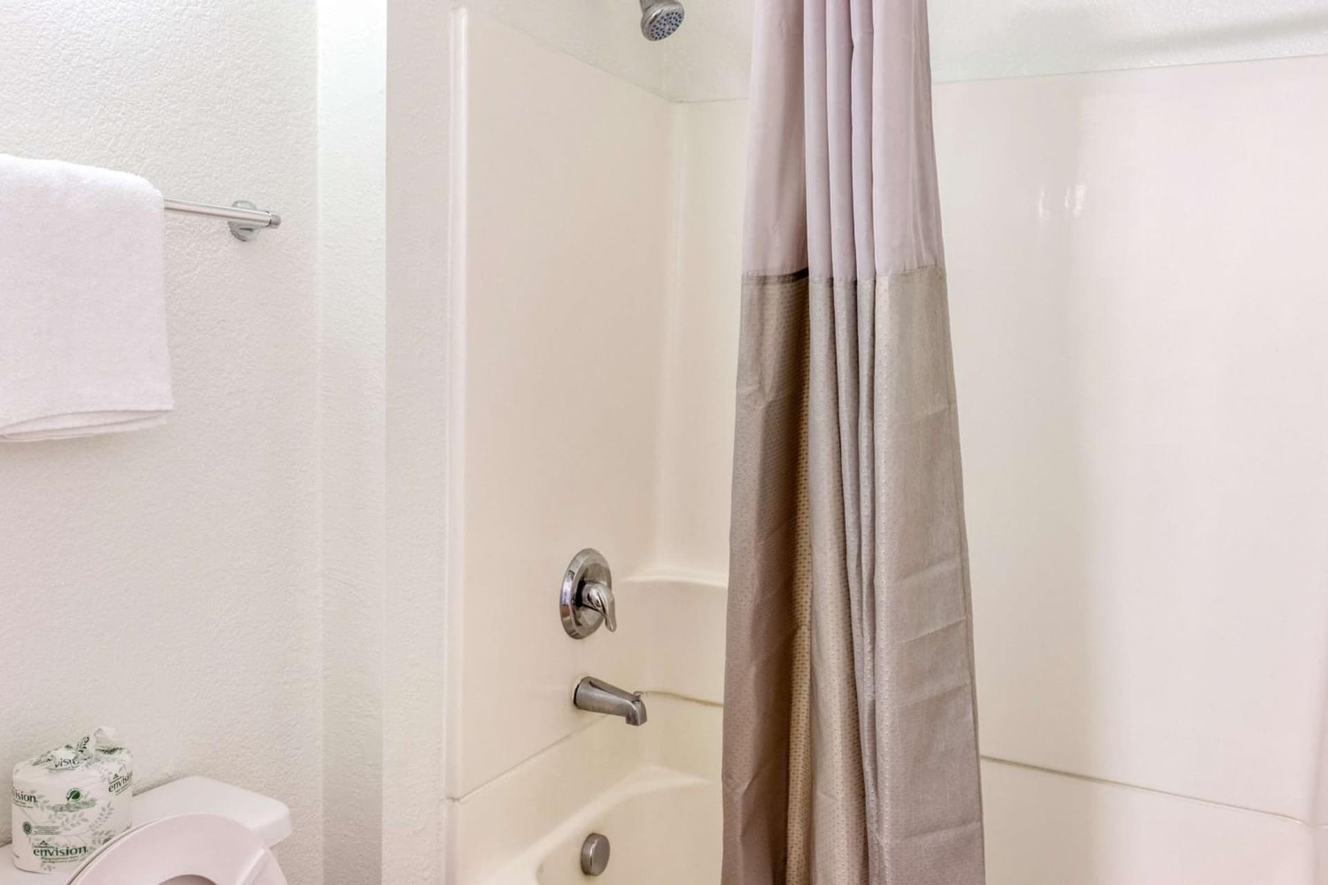Motel 6-Bakersfield, CA - East gallery photo in Bakersfield, CA — image 32