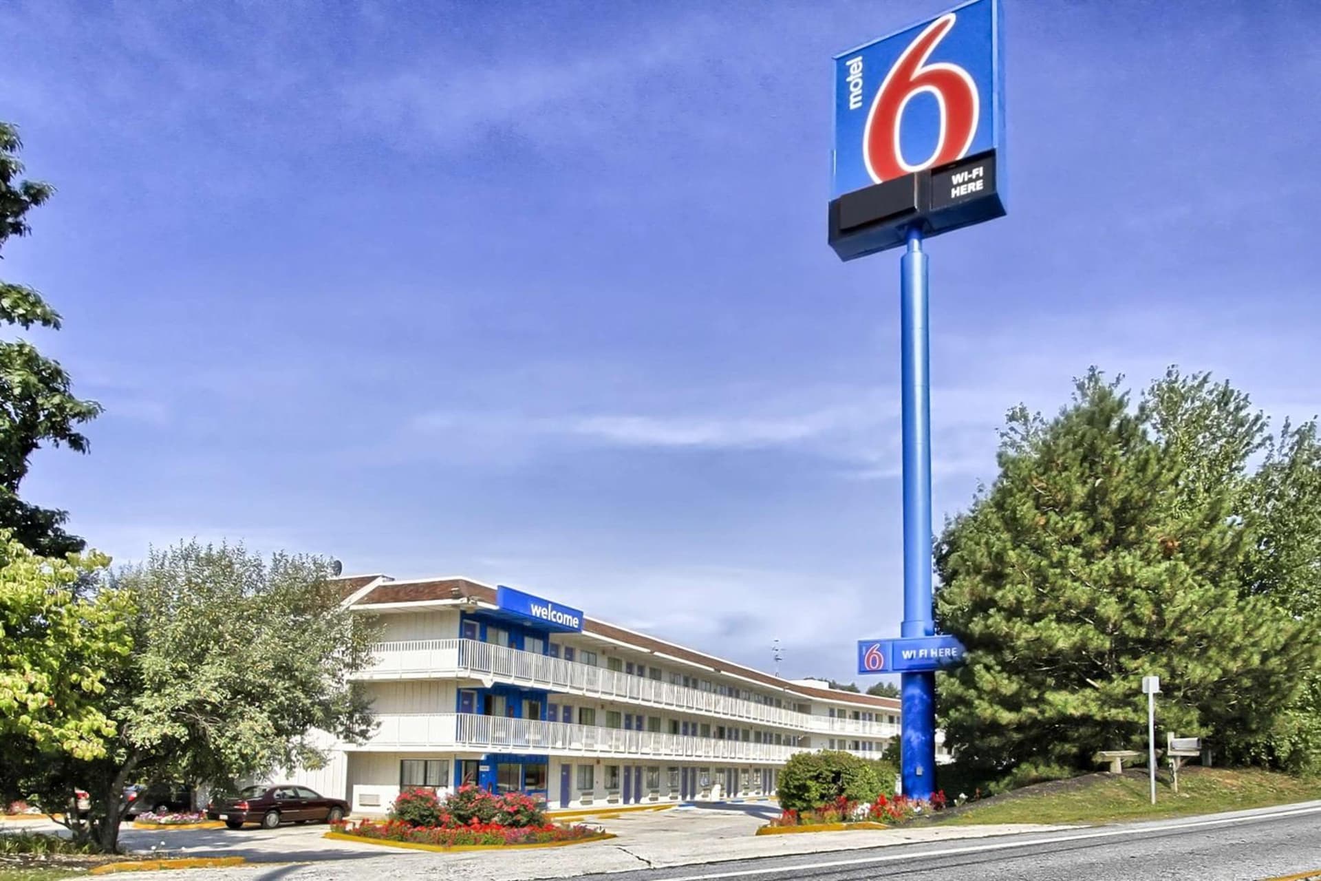 Motel 6-New Cumberland, PA - Harrisburg - Hershey South featured exterior or lobby in New Cumberland, PA — similar hotel