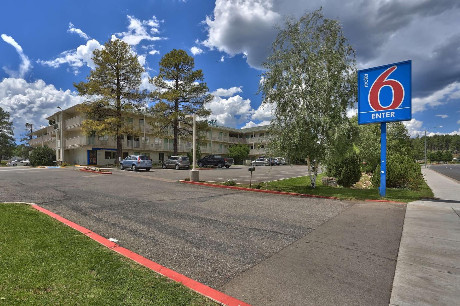 Motel 6-Flagstaff, AZ - West - Woodland Village featured exterior or lobby in Flagstaff, AZ — similar hotel