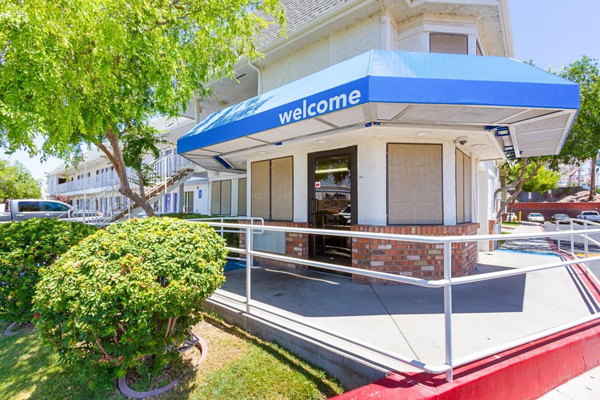 Motel 6-Mesa, AZ - South property views in Mesa, AZ — gallery photo 3