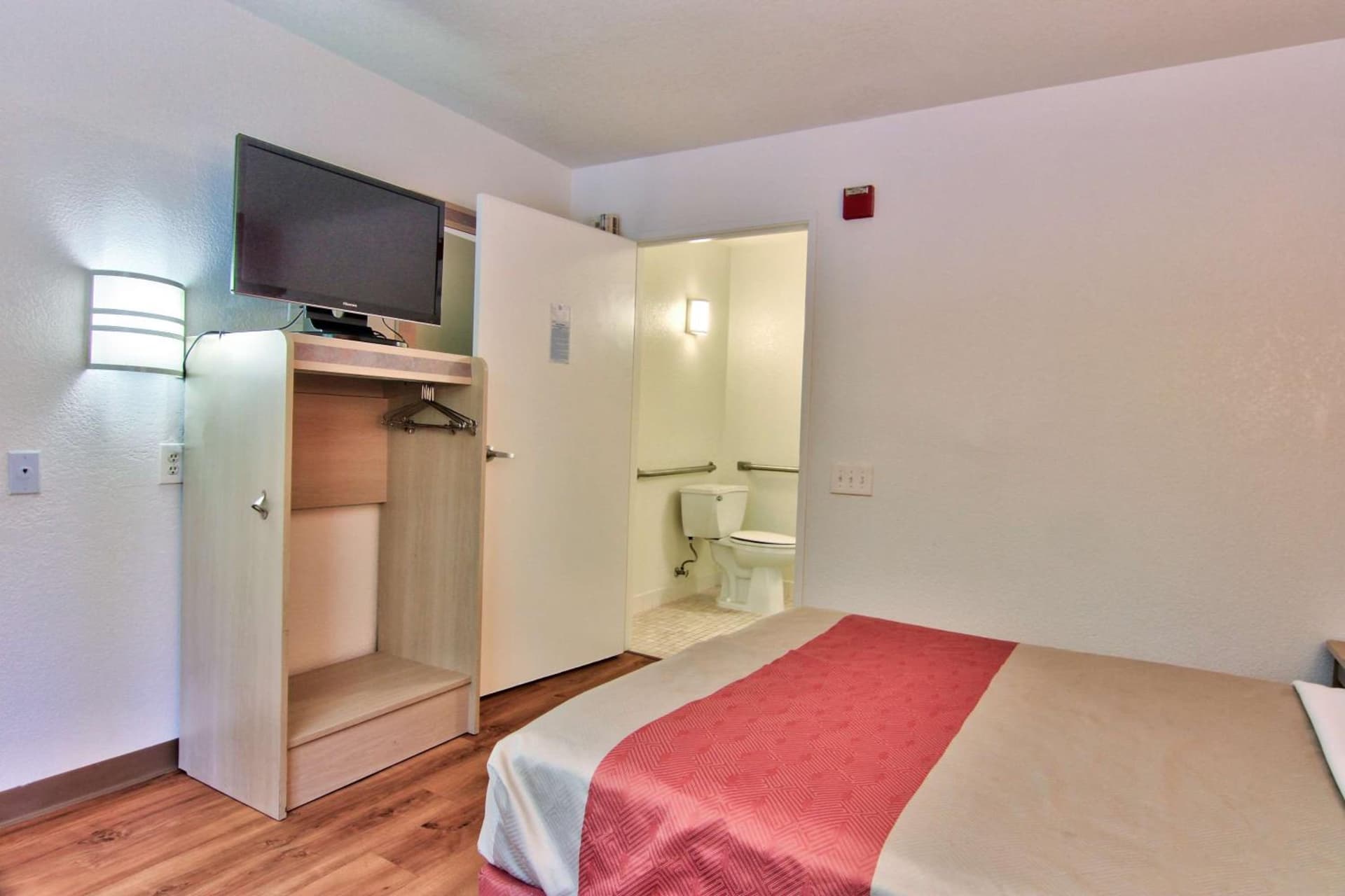 Motel 6-Sacramento, CA - South Sacramento and Elk Grove gallery photo in Sacramento, CA — image 17