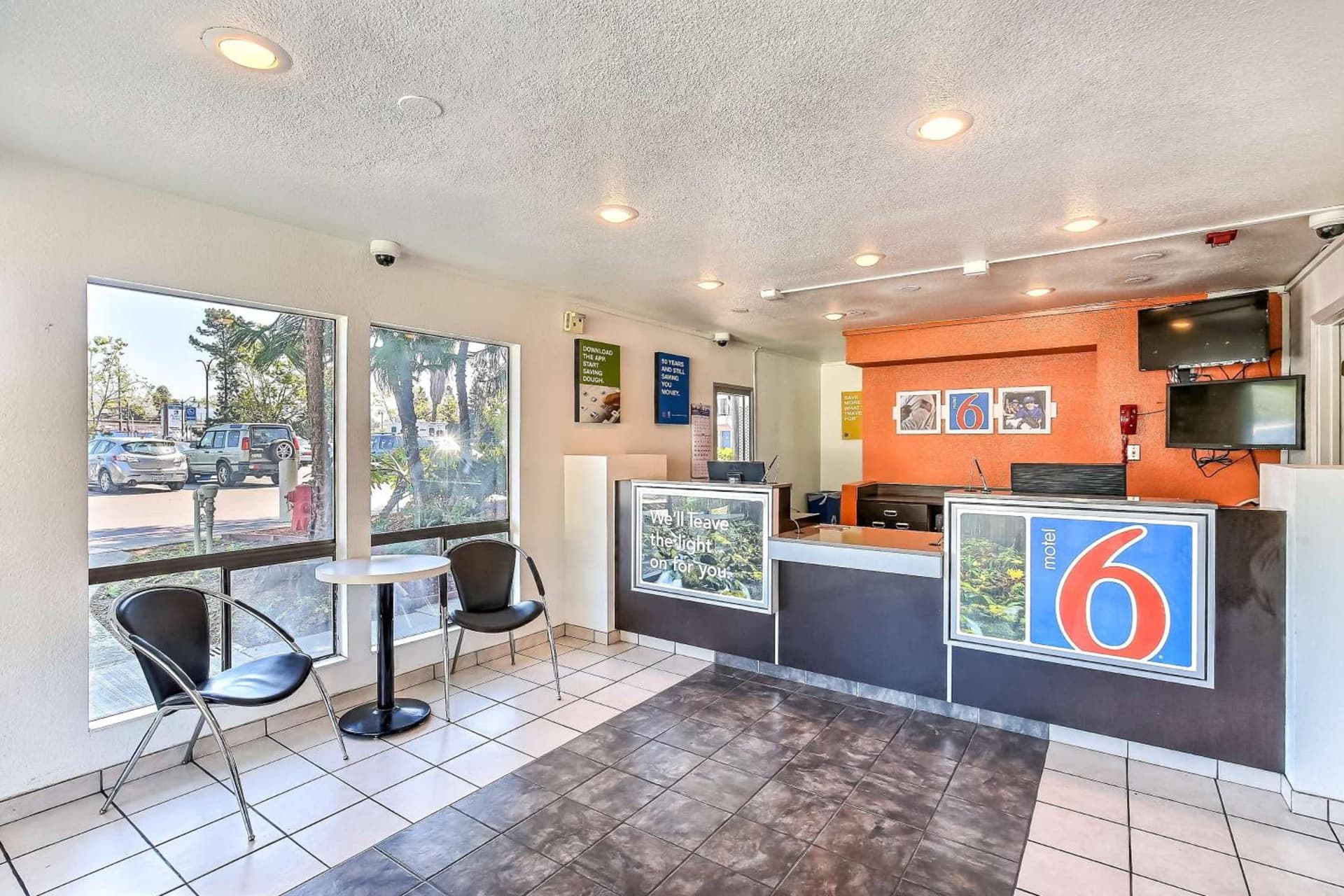 Motel 6-Oakland, CA - Embarcadero interior in Oakland, CA — gallery photo 2