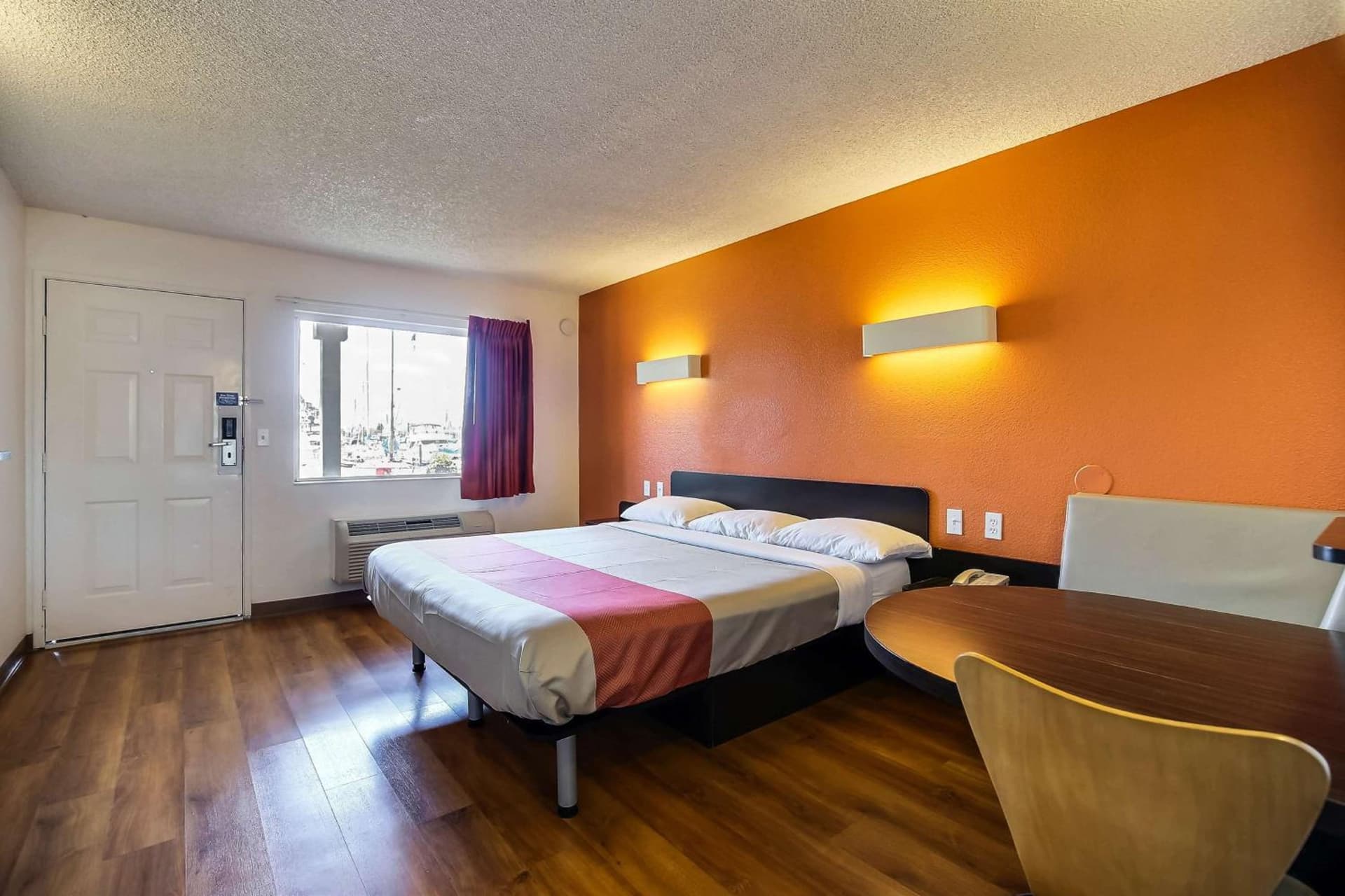 Motel 6-Oakland, CA - Embarcadero gallery photo in Oakland, CA — image 8