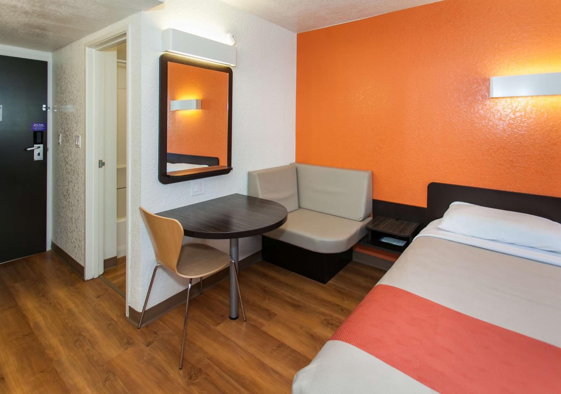 Motel 6-Los Angeles, CA - Los Angeles - LAX gallery photo in Inglewood, CA — image 14