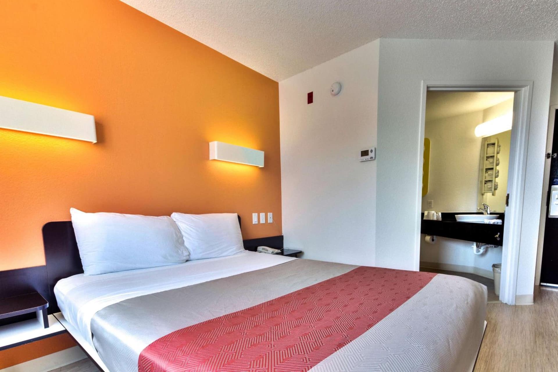 Motel 6-Lewisville, TX - Dallas gallery photo in Lewisville, TX — image 48